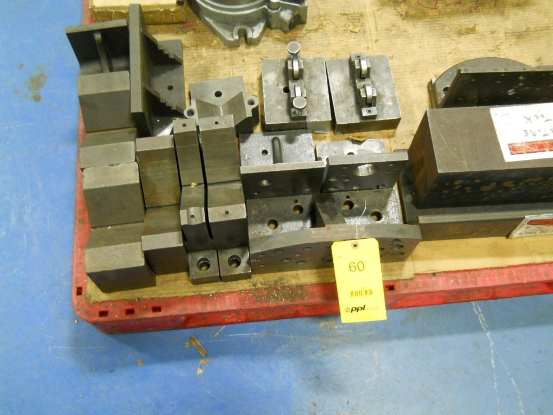 LOT OF: (6) V-BLOCKS, (2) CENTERING ROLLERS, (7) MACHINE PLATES