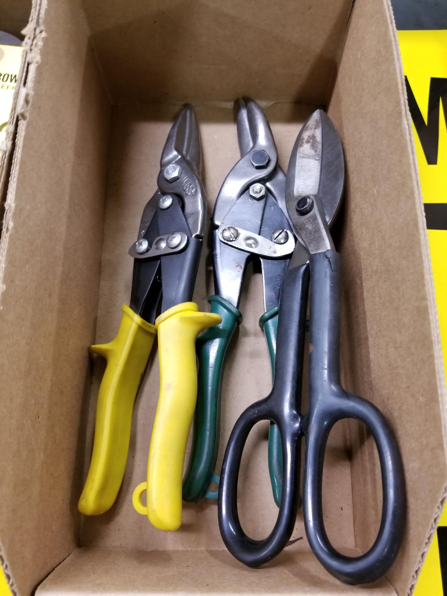 LOT: ASSORTED SNIPS AND NIPPERS (IN 1 BOX)