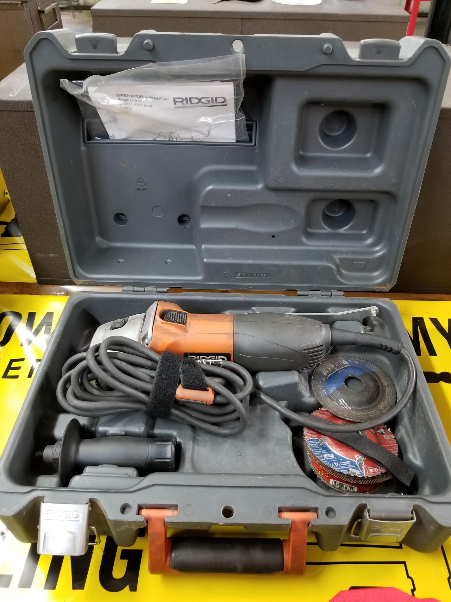 RIDGID CORDED 4-1/2" ELECTRIC ANGLE GRINDER WITH CASE AND ACCESSORIES