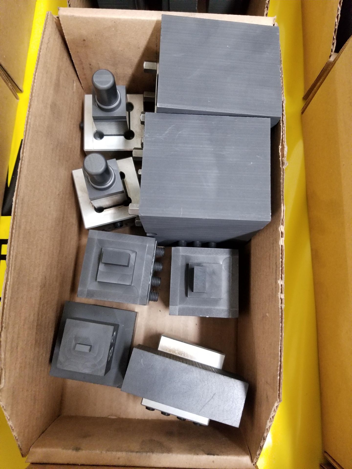 (20) ASSORTED CARBON ELECTRODES WITH D&L QUICK CHANGE RECEIVERS (IN 3 BOXES) - Image 2 of 3