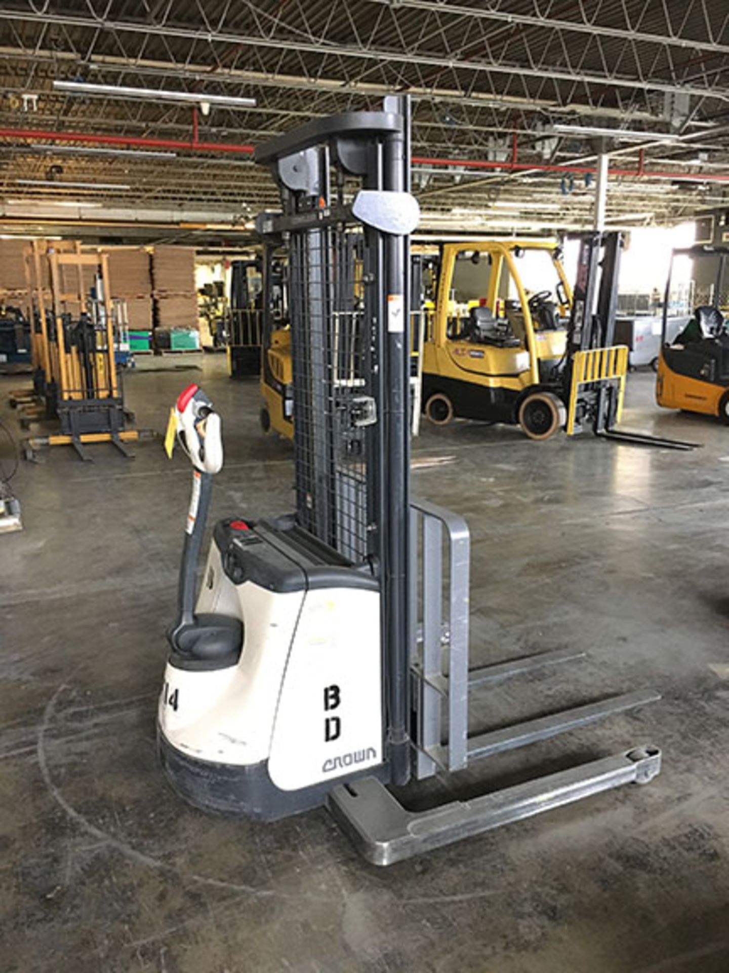 CROWN ELECTRIC WALK BEHIND FORK TRUCK; MODEL ST3000-20, S/N 5A500480, 42'' FORK LENGTH, BATTERY TYPE