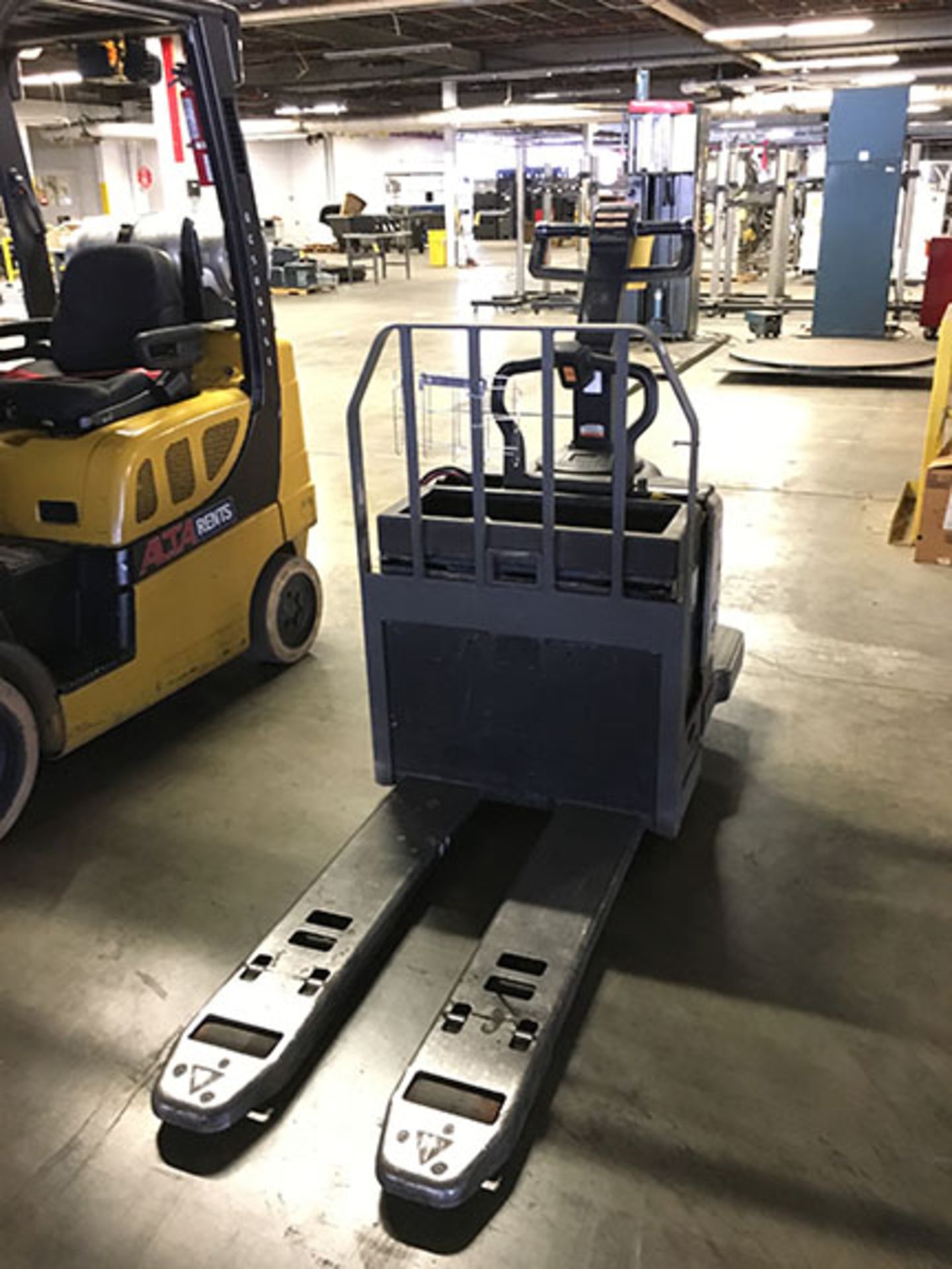 CROWN BATTERY PALLET JACK; PE400 SERIES, TRUCK TYPE, DATA 2748-W-CTP0BD, MODEL PE4000-60, BATTERY - Image 2 of 2