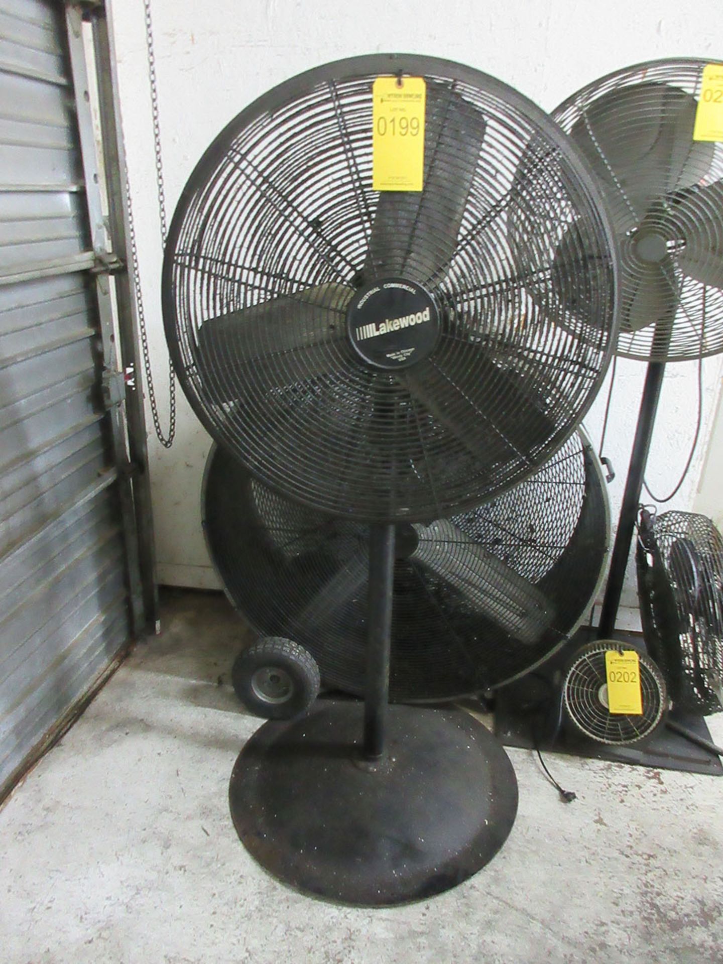 LAKEWOOD 30'' PEDESTAL FAN