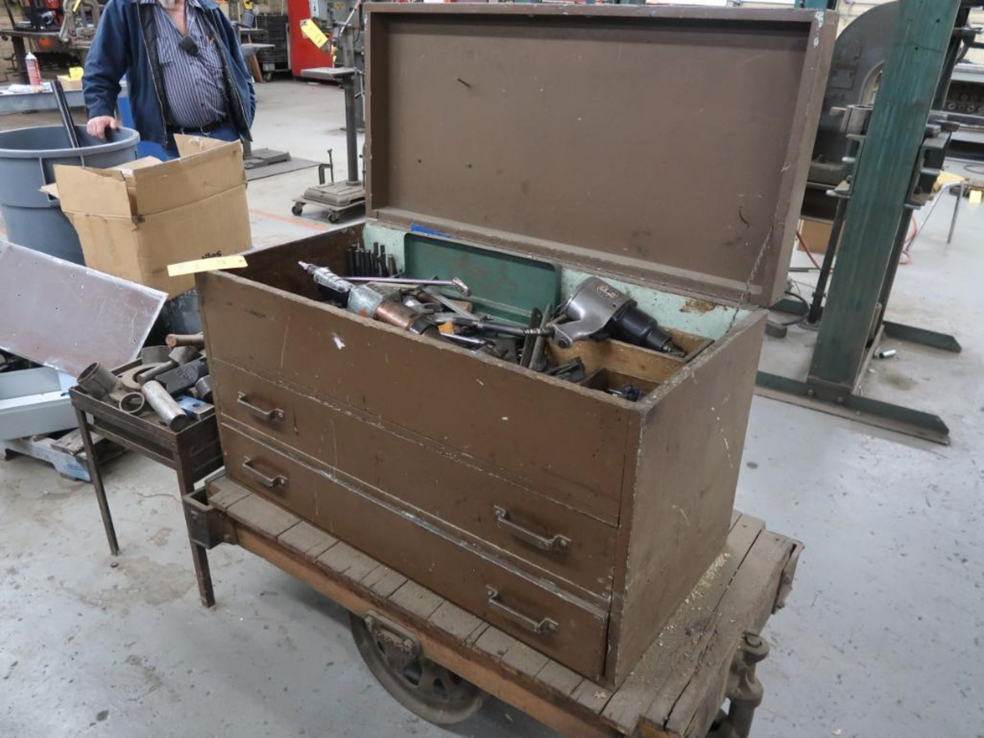 LOT: Tool Chest with Pneumatic & Manual Wrenches, 3/4 in. & 1 in. Sockets, Assorted Hand Tools - Image 4 of 4