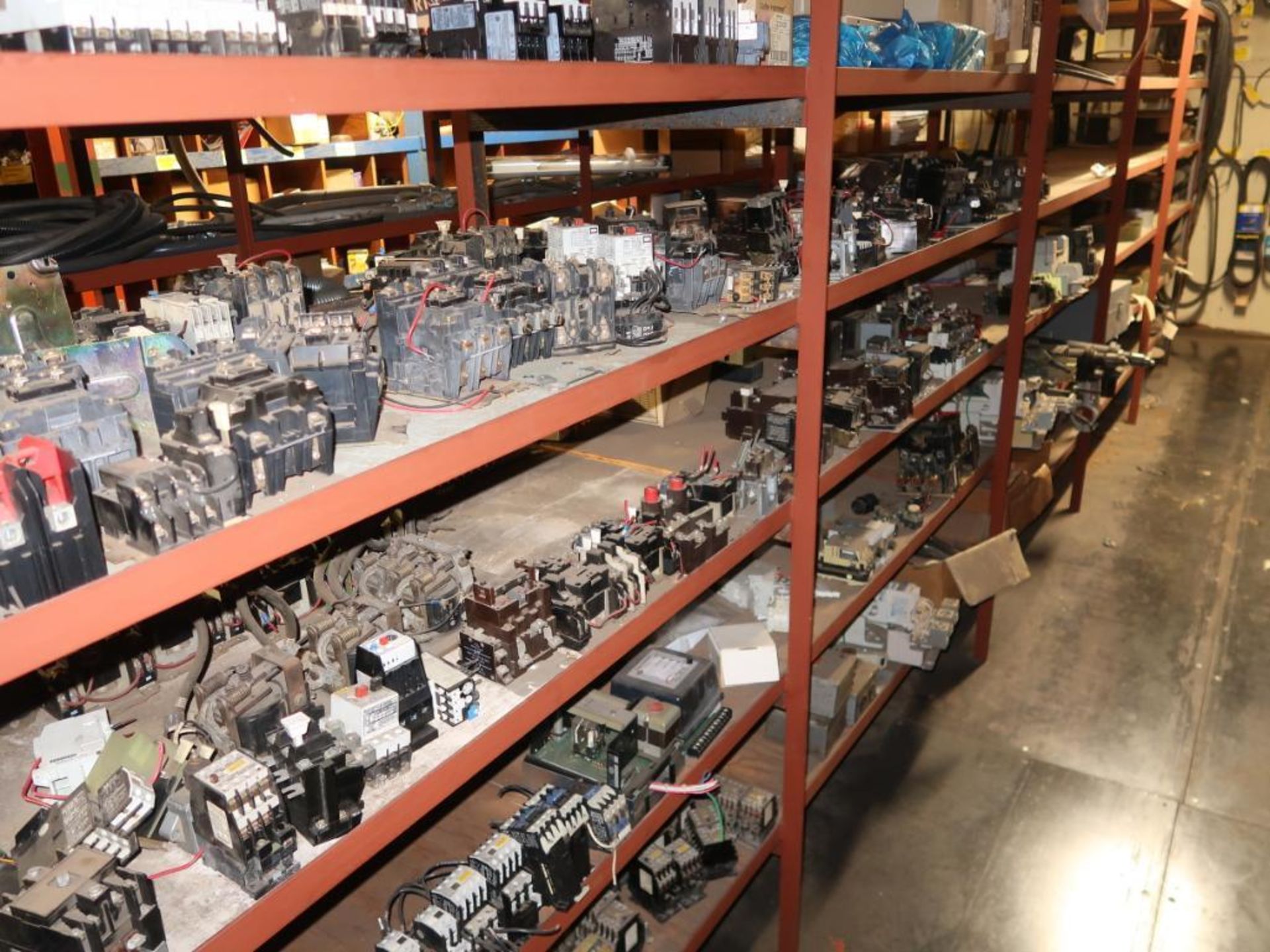 LOT: Balance of Room (excluding Lots #121 & #123) including Shelving, Maintenance, Machine & Electri - Image 5 of 24