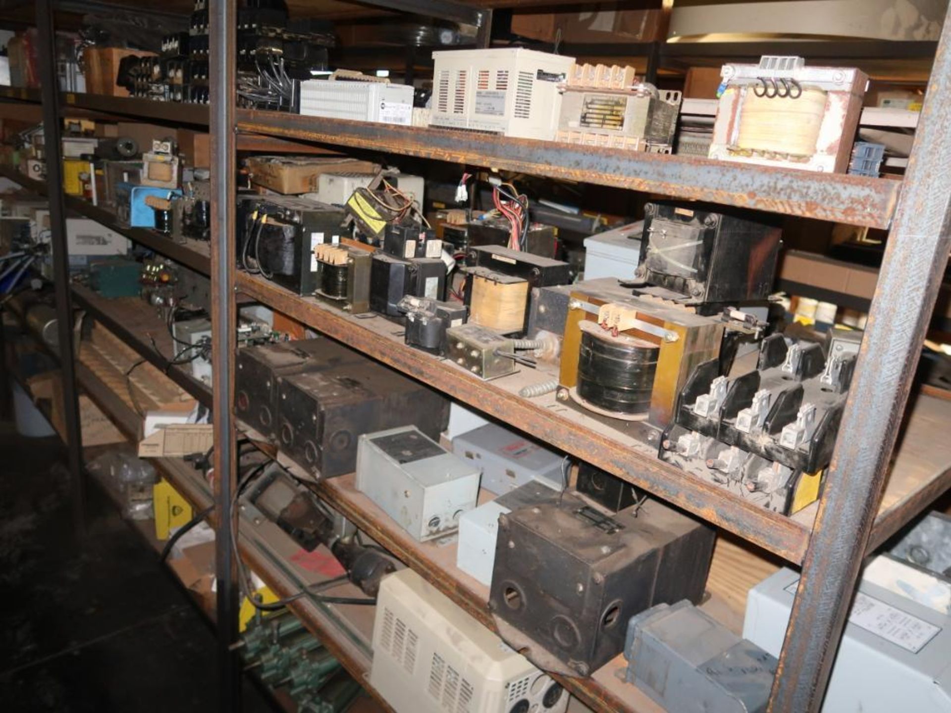 LOT: Balance of Room (excluding Lots #121 & #123) including Shelving, Maintenance, Machine & Electri - Image 7 of 24