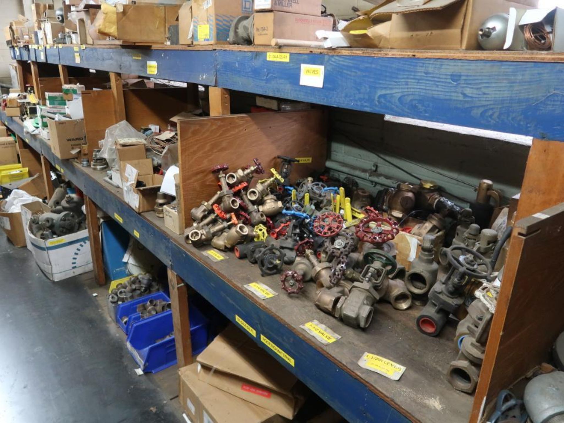 LOT: Balance of Room (excluding Lots #121 & #123) including Shelving, Maintenance, Machine & Electri - Image 23 of 24