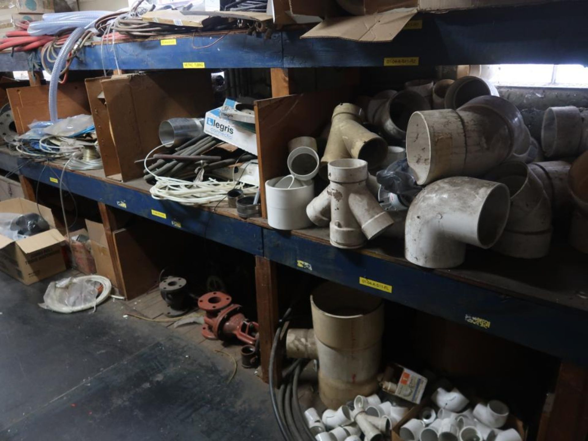 LOT: Balance of Room (excluding Lots #121 & #123) including Shelving, Maintenance, Machine & Electri - Image 20 of 24