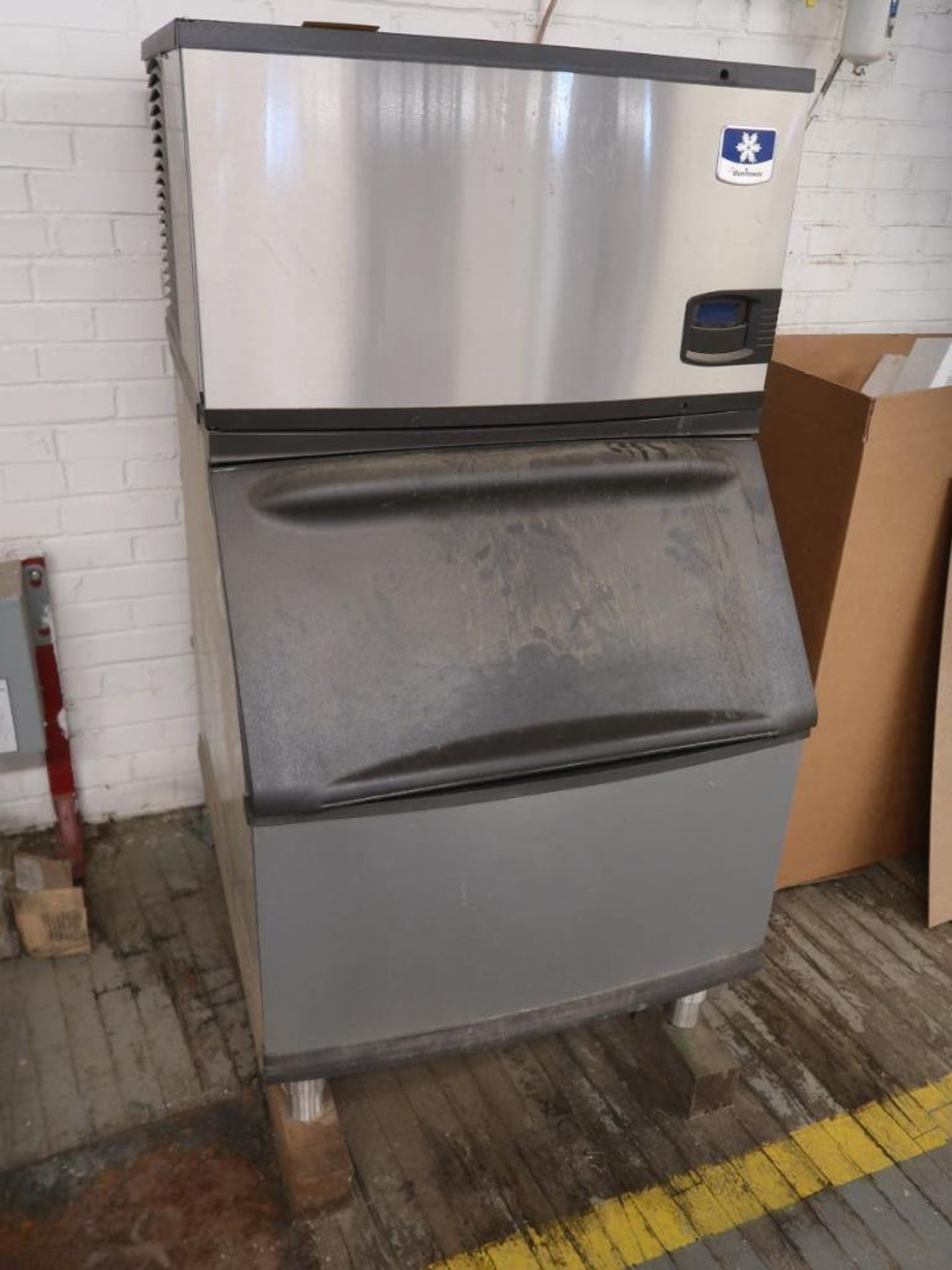 MANITOWOC Ice Maker Model B400, S/N 1120187414