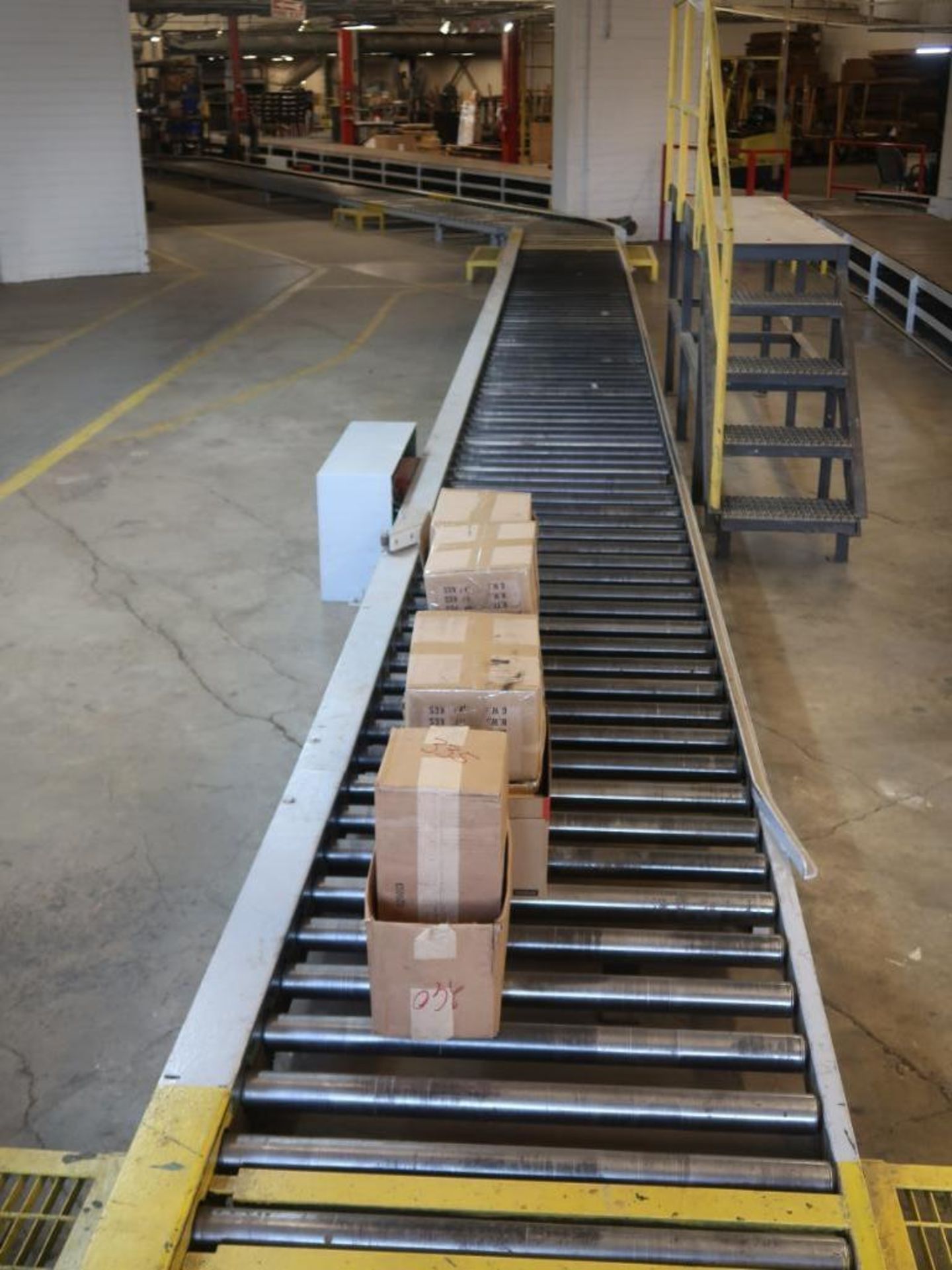 LOT: 30 in. x 80 ft. (est.) Power Roller Conveyor, 22 in. x 640 ft. (est.) Power Roller Conveyor, 36 - Image 9 of 10