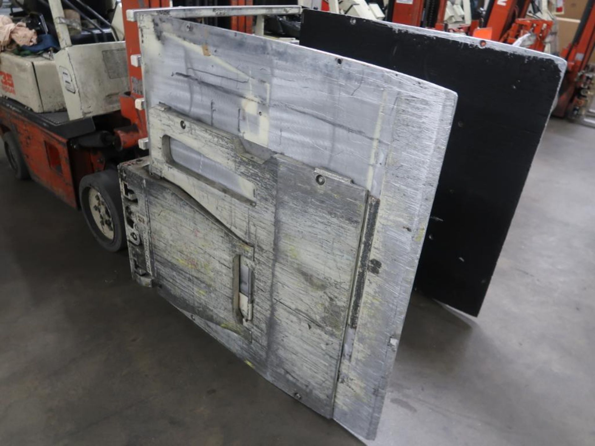NISSAN 3200 lb. LP Clamp Forklift Model CPH01A18V, S/N 000210, 3-Stagre Mast (#380) - Image 2 of 5
