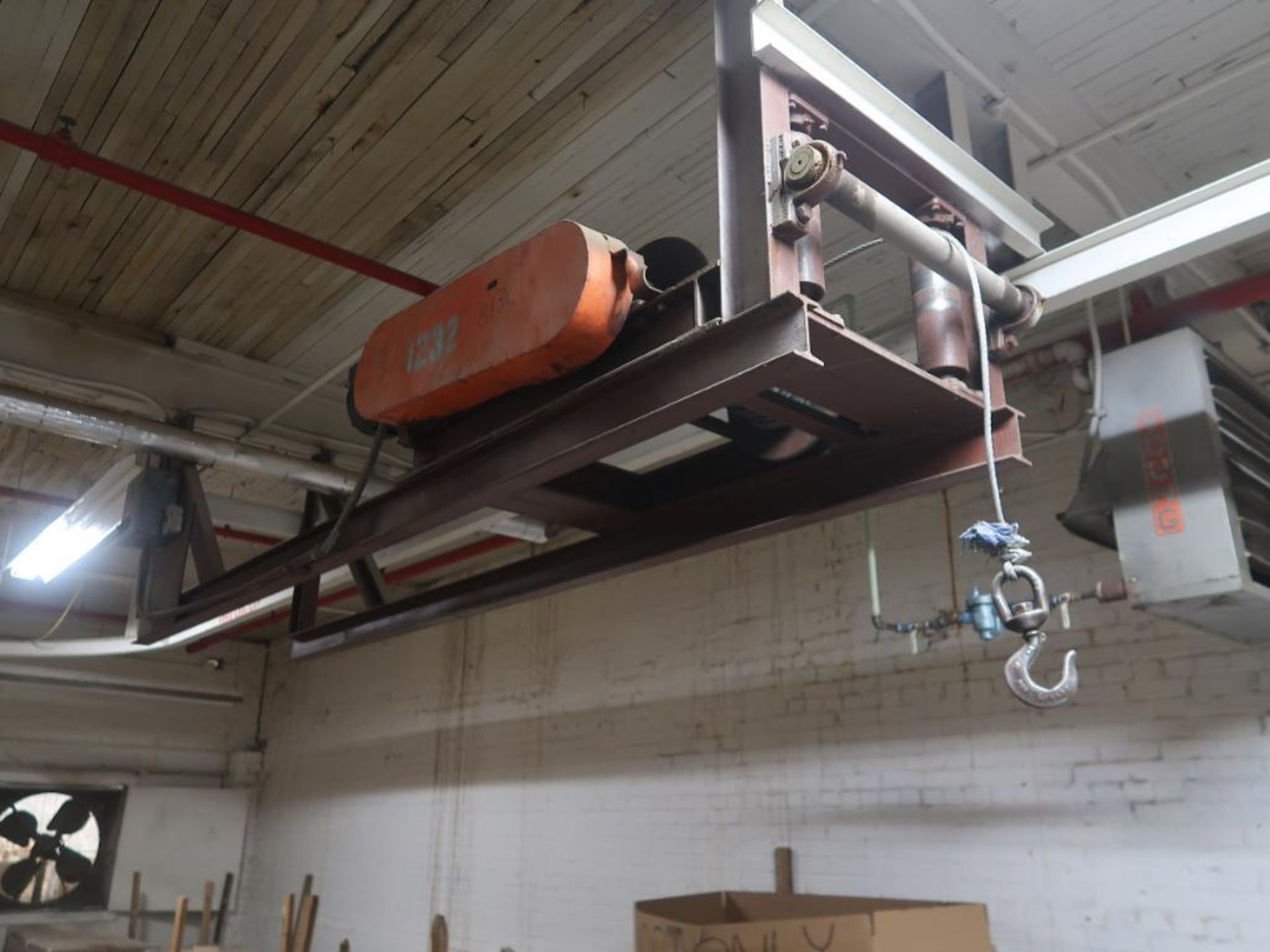 Electric Cable Hoist (mounted on ceiling)