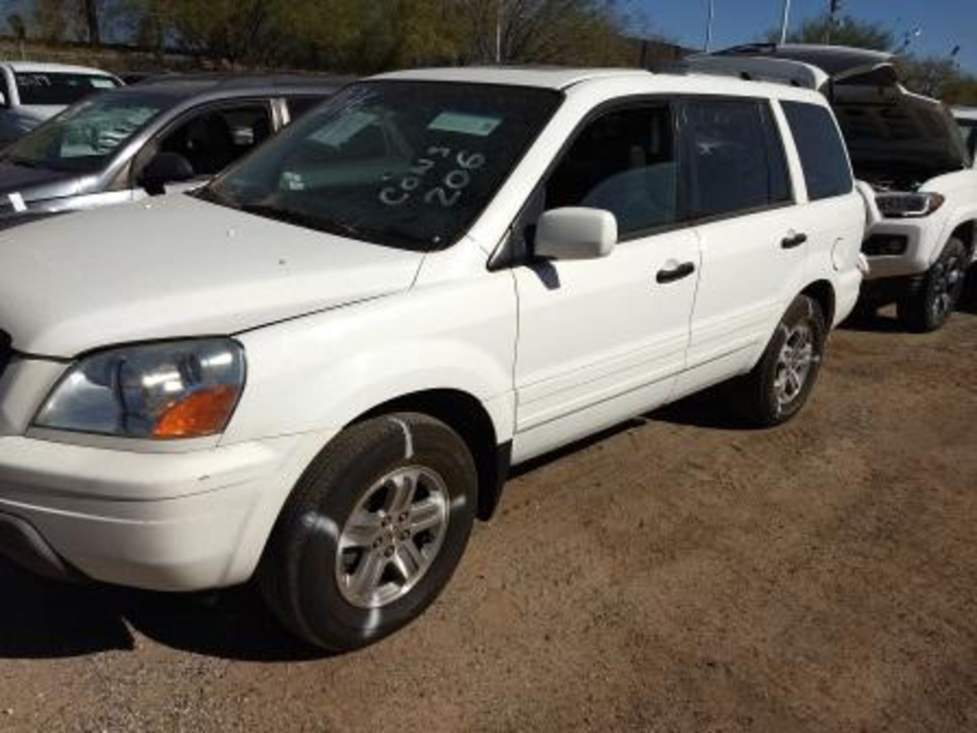 Lote Conformado Por Cuatro Vehículos No Aptos Para Matricular,Chevrolet Tahoe 2000, Honda Pilot