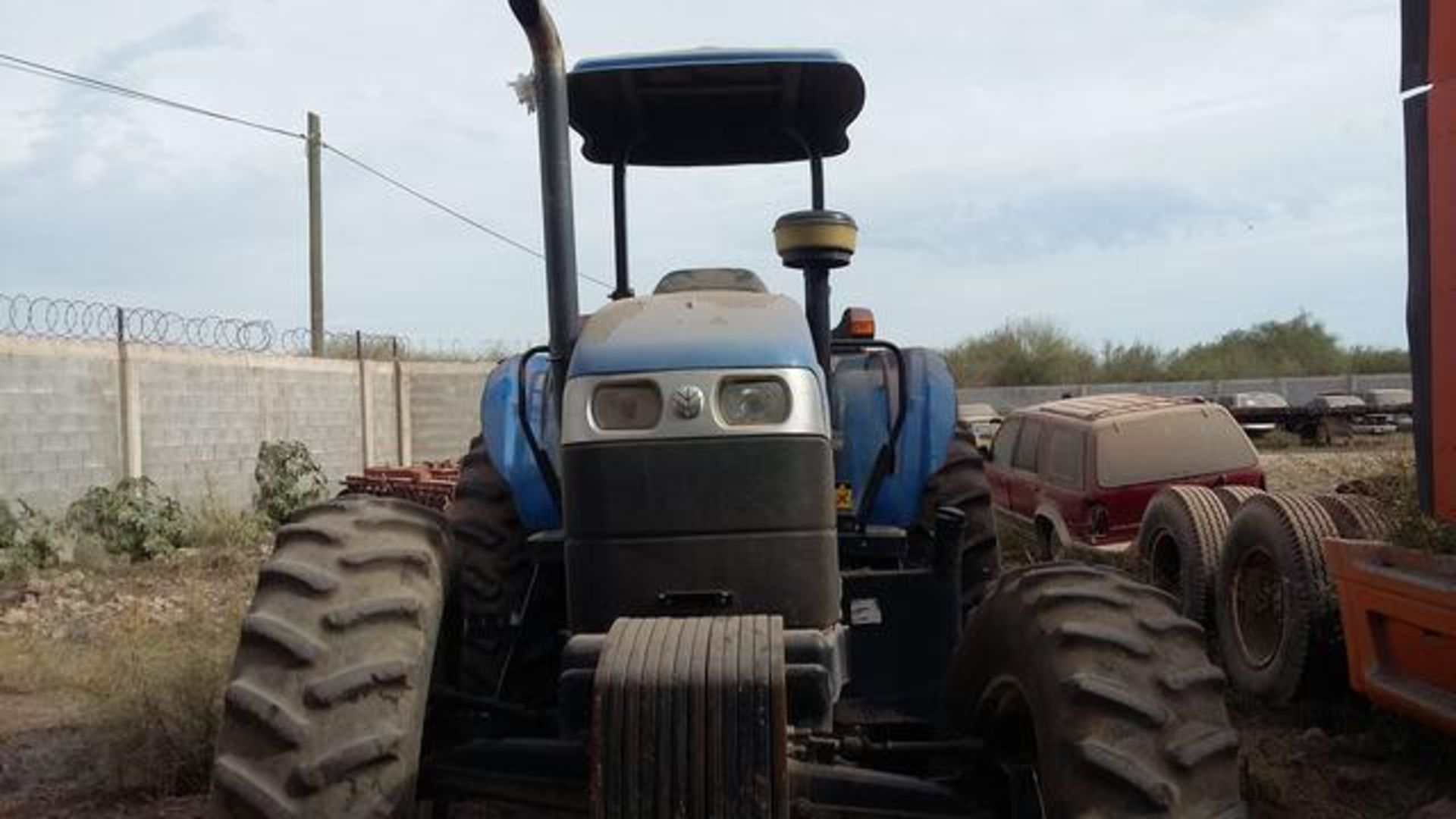 Lote Conformado Por Un Tractor De La Marca New Holland, Una Rastra De 28 Discos Y Un Subsuelo, Ambos - Bild 10 aus 23