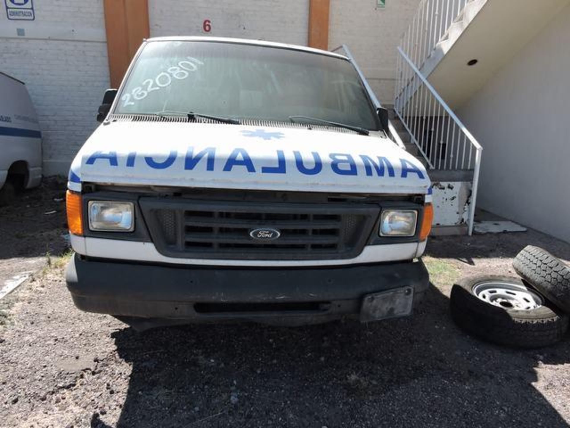 Lote Conformado Por Tres Vehículos No Aptos Para Matricular, Marca Ford, Linea Econoline E-150,