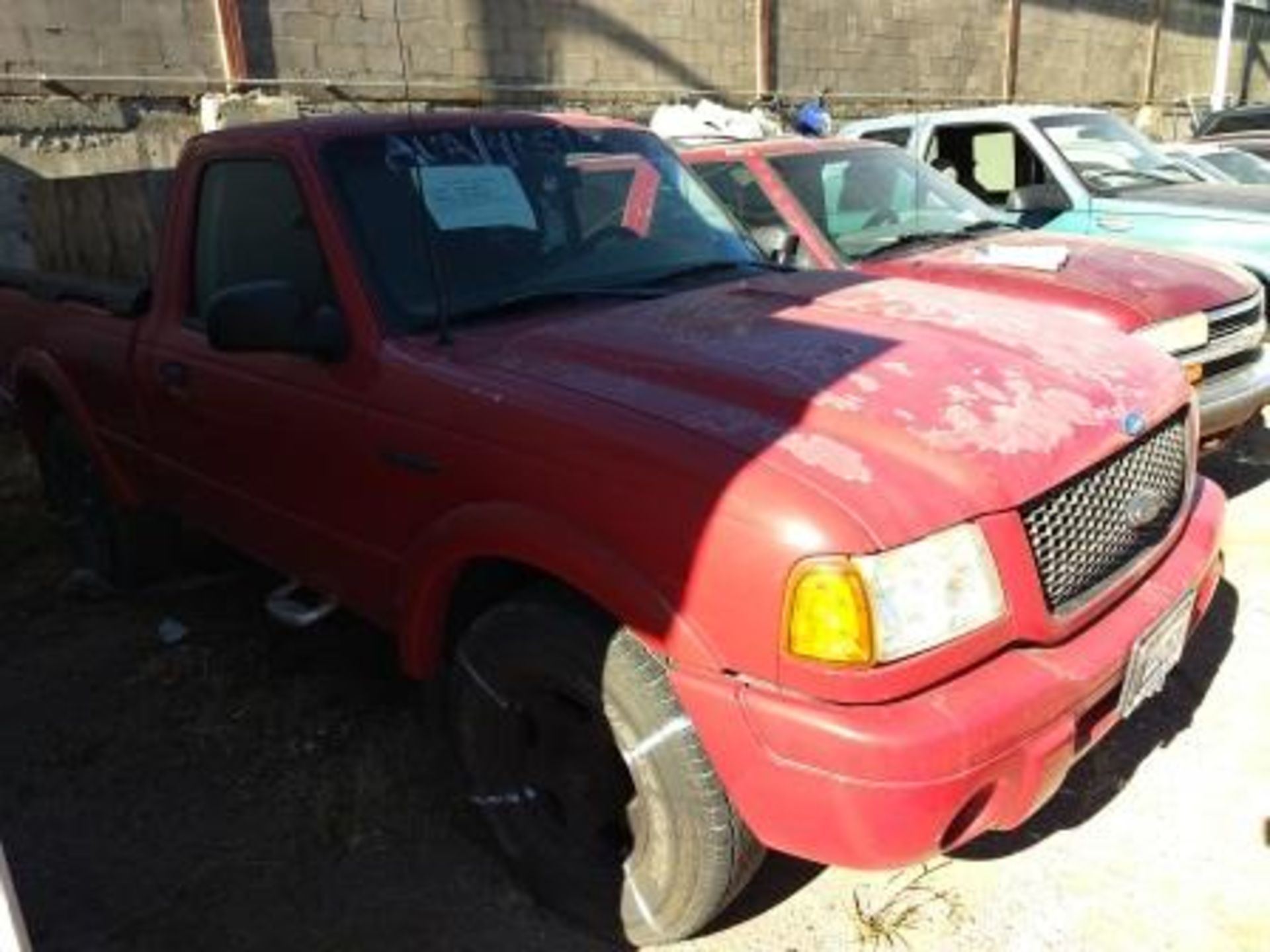 Lote Conformado Por Tres Vehículos No Aptos Para Matricular, Ford Vagoneta 2004, Jeep Grand Cherokee