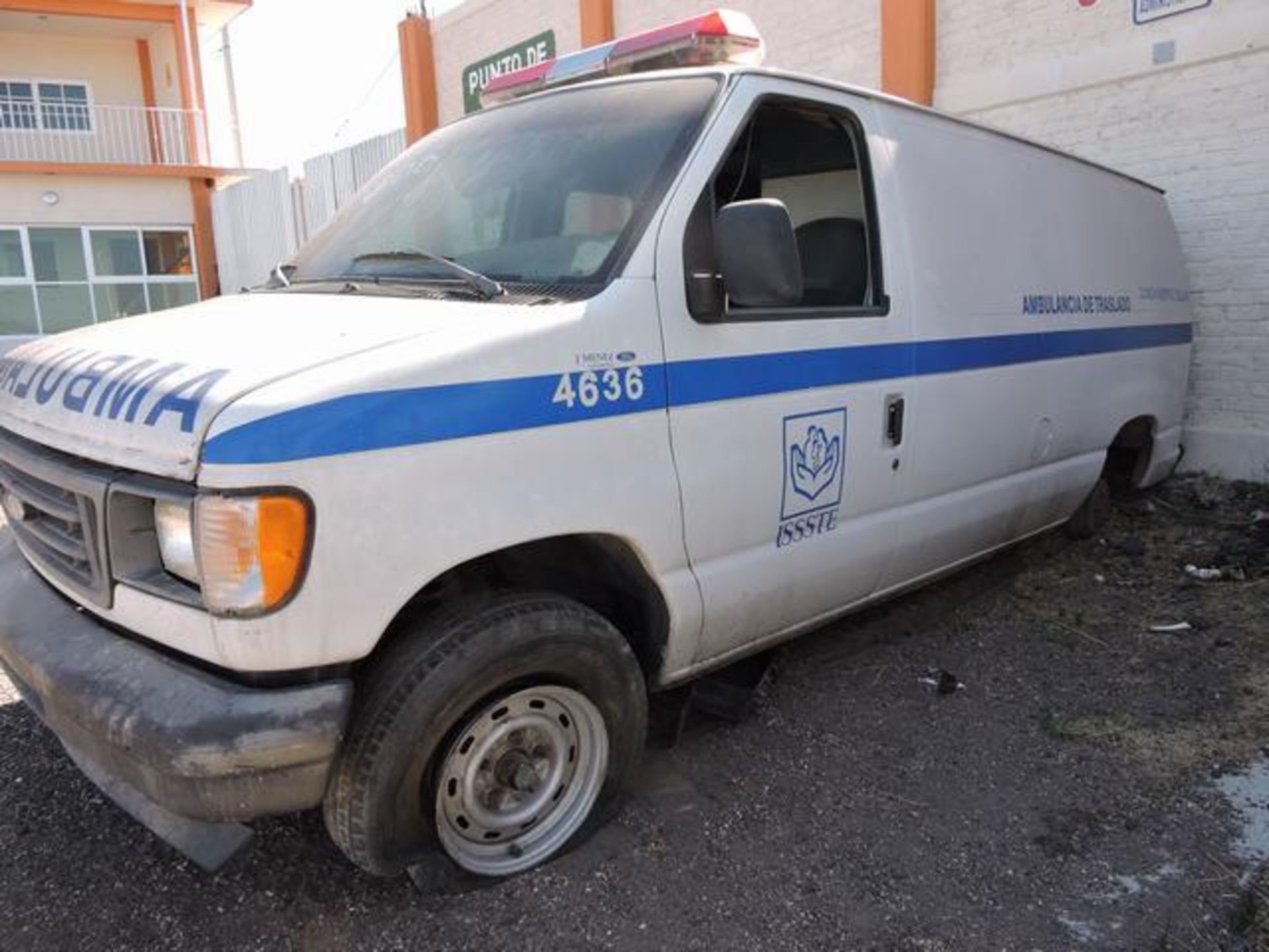 Lote Conformado Por Tres Vehículos No Aptos Para Matricular, Marca Ford, Linea Econoline E-150, - Image 8 of 20