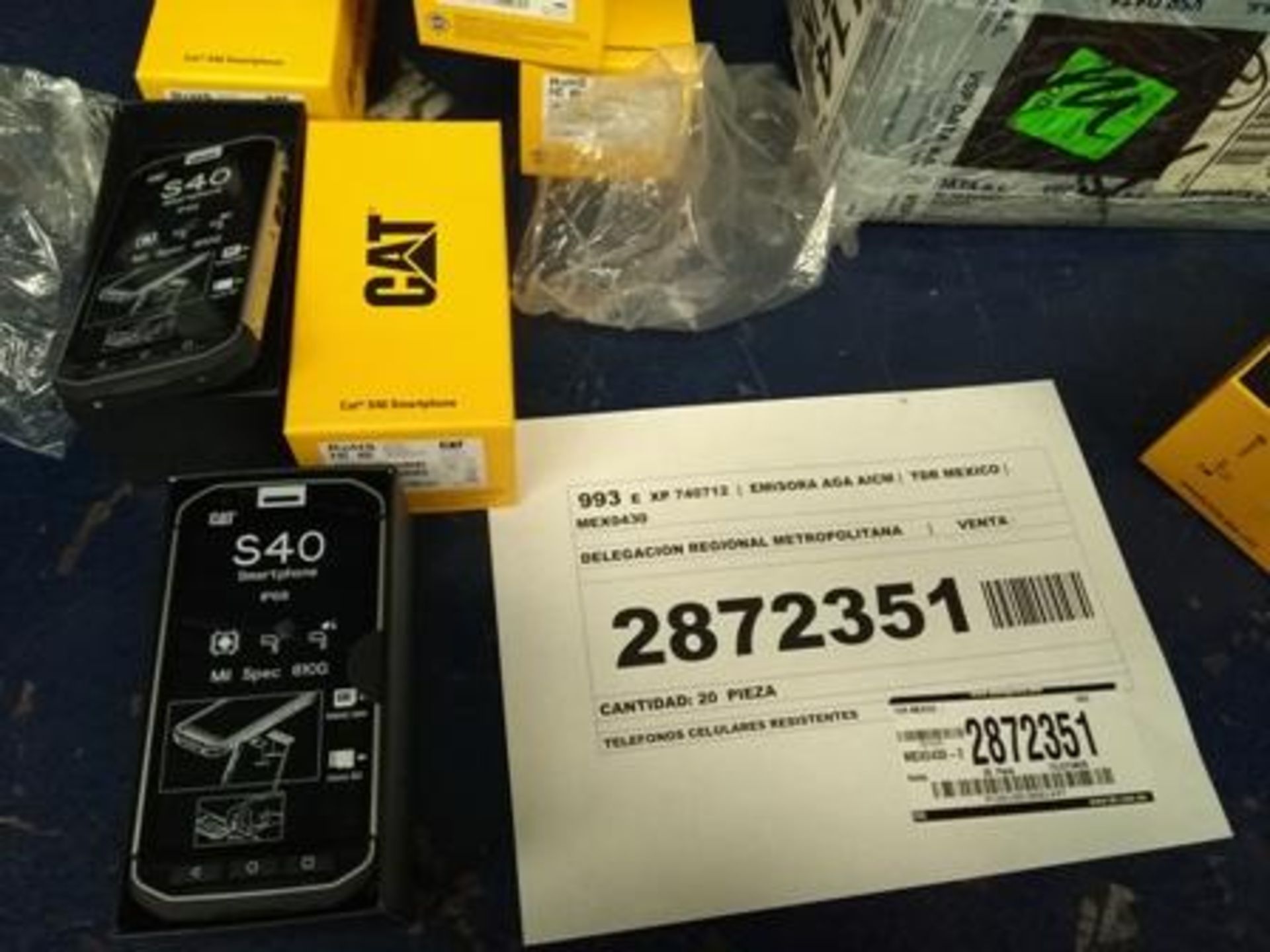 Lote Conformado Por Aproximadamente 120 Kits De Teléfonos Celulares, Protectores Para Celular Y