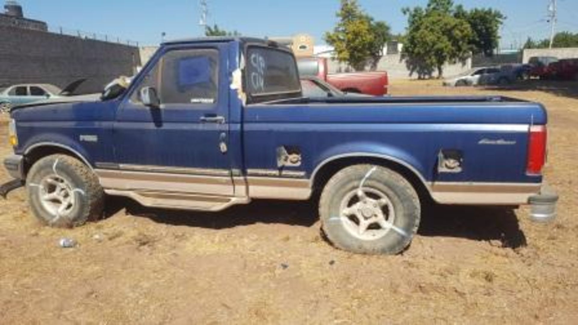 Lote Conformado Por Cuatro Vehículos No Aptos Para Matricular, Nissan Frontier 2003, Ford F-150 - Image 8 of 20