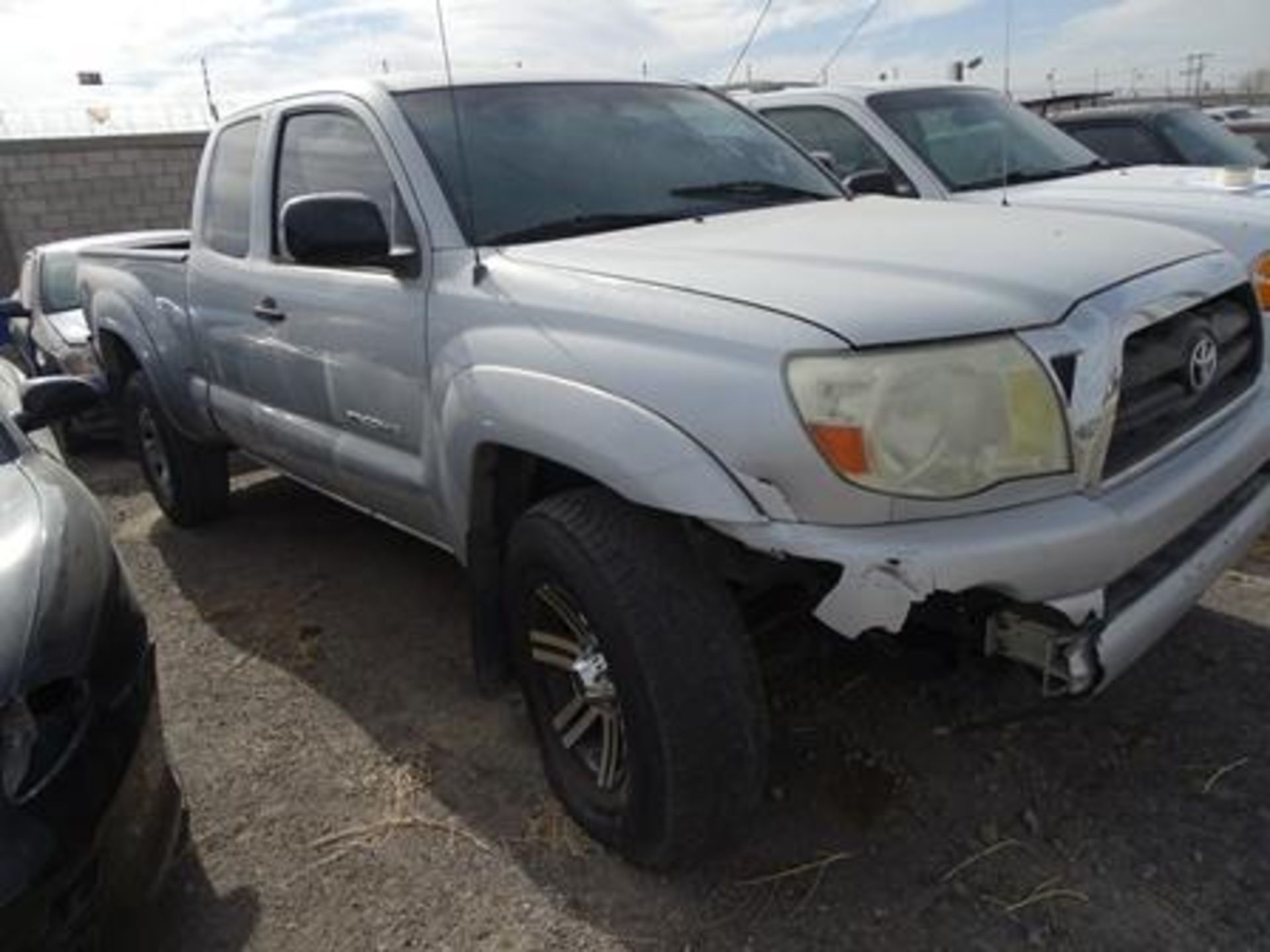 Vehículo Marca Toyota, Linea Tacoma, Tipo Pick Up, Modelo 2007, Color Gris, Located In: Chihuahua, - Bild 2 aus 19