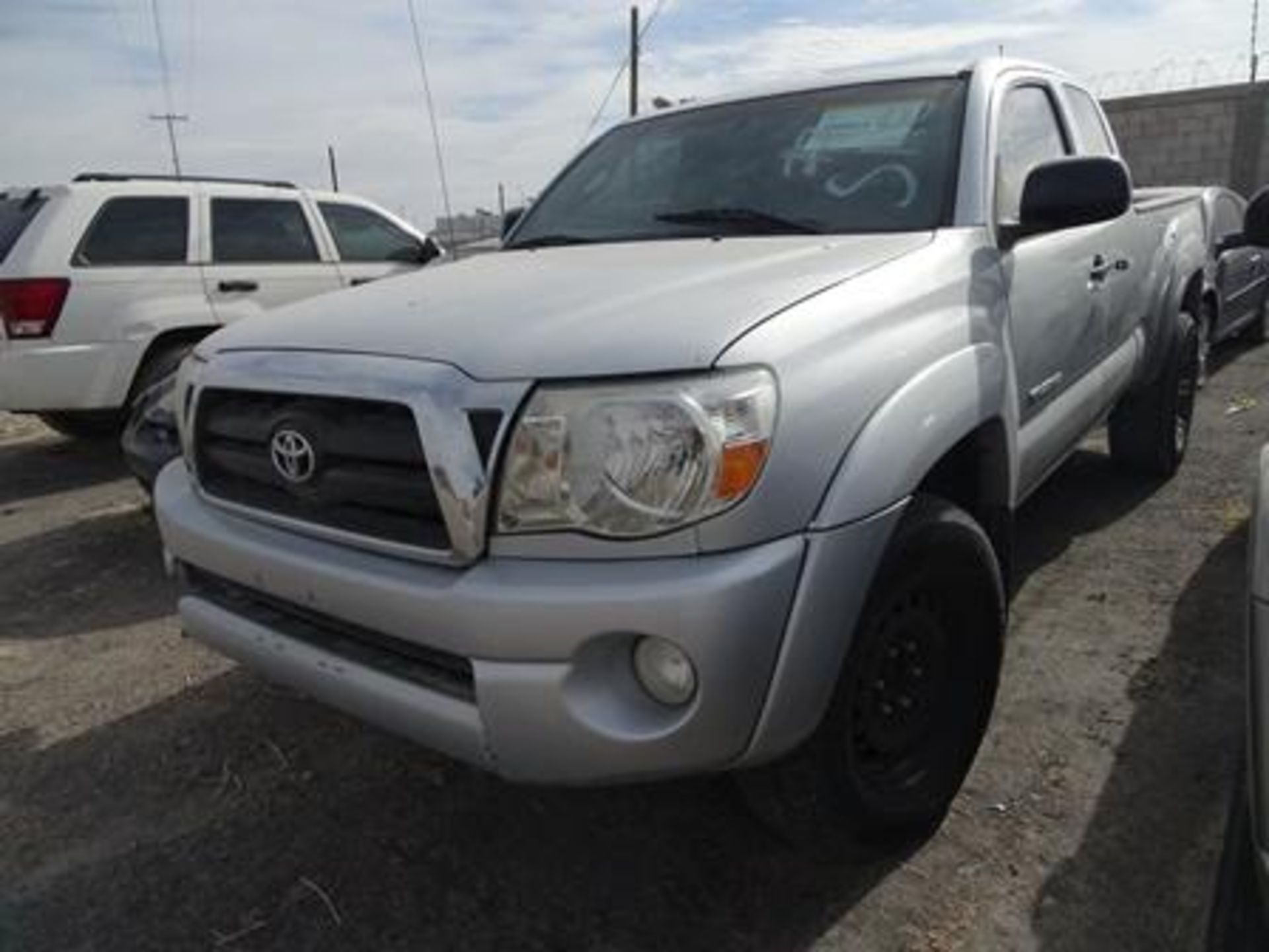 Vehículo Marca Toyota, Linea Tacoma, Tipo Pick Up, Modelo 2007, Color Gris, Located In: Chihuahua, - Bild 3 aus 19