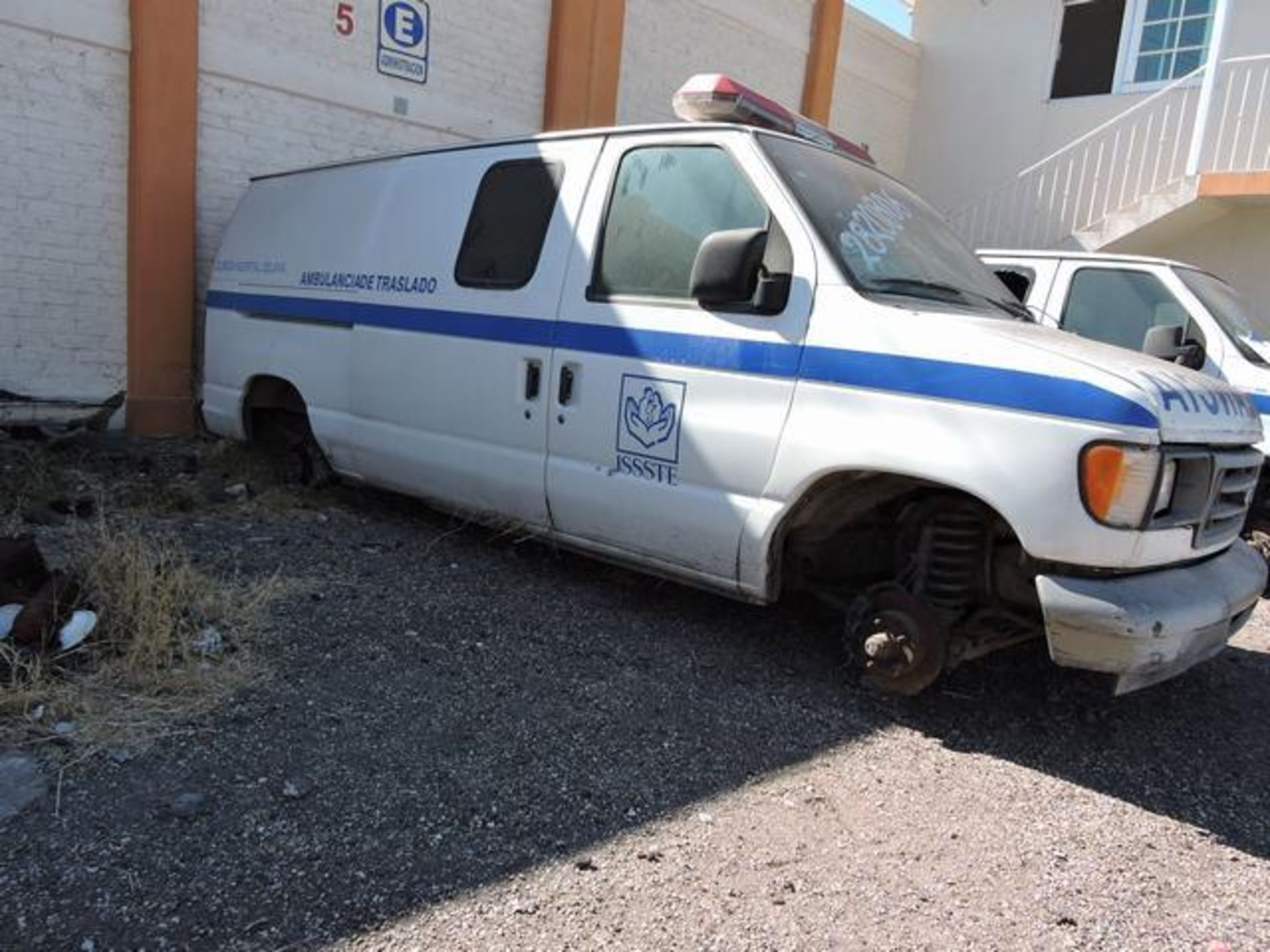 Lote Conformado Por Tres Vehículos No Aptos Para Matricular, Marca Ford, Linea Econoline E-150, - Image 9 of 20