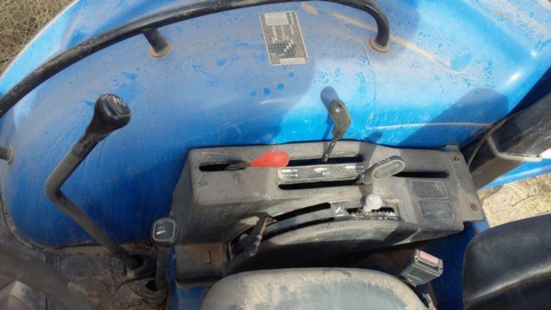 Lote Conformado Por Un Tractor De La Marca New Holland, Una Rastra De 28 Discos Y Un Subsuelo, Ambos - Bild 12 aus 23