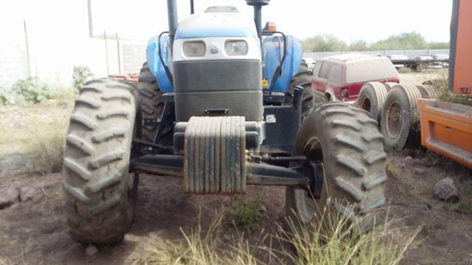 Lote Conformado Por Un Tractor De La Marca New Holland, Una Rastra De 28 Discos Y Un Subsuelo, Ambos - Bild 9 aus 23