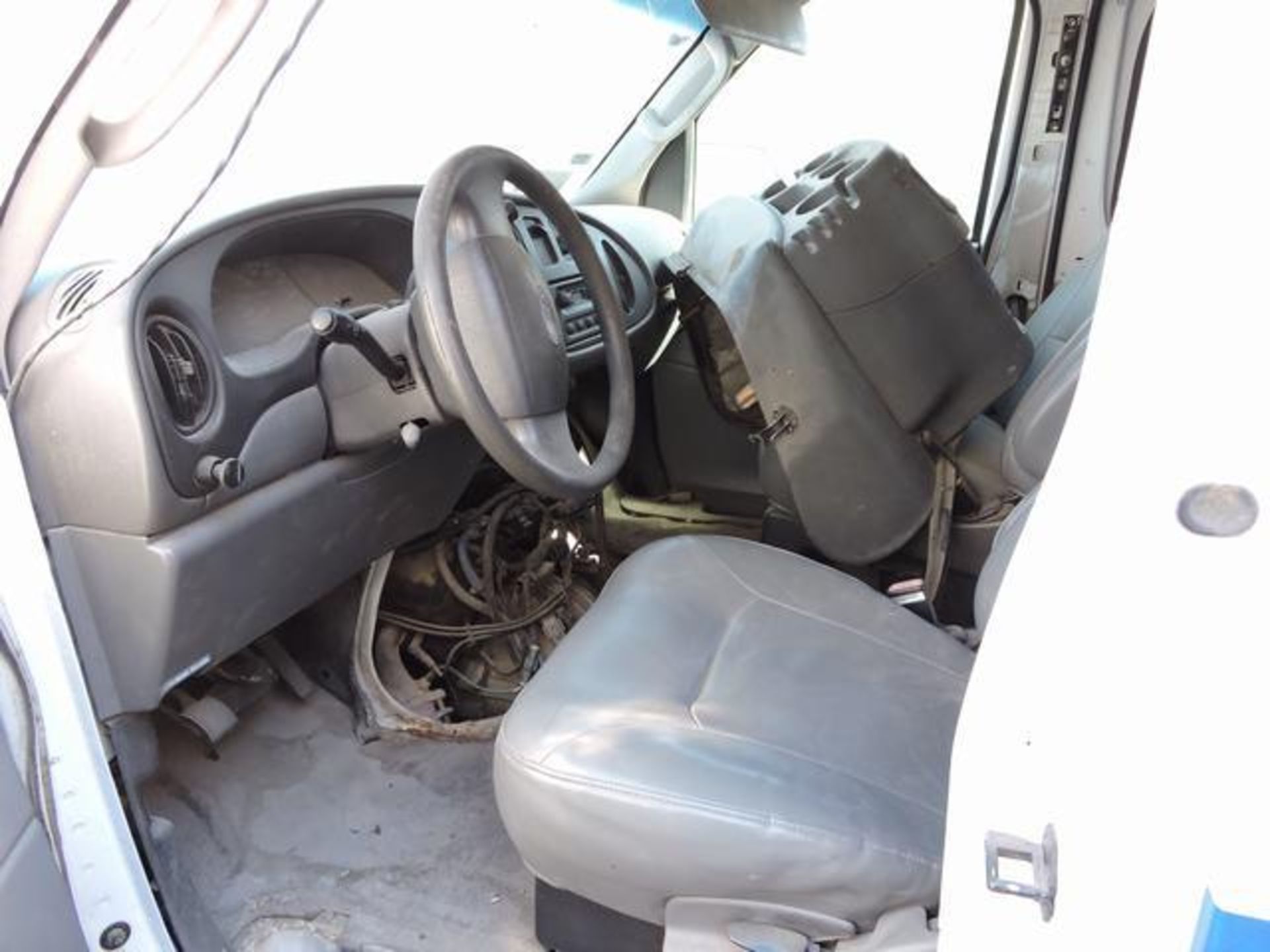 Lote Conformado Por Tres Vehículos No Aptos Para Matricular, Marca Ford, Linea Econoline E-150, - Image 11 of 20