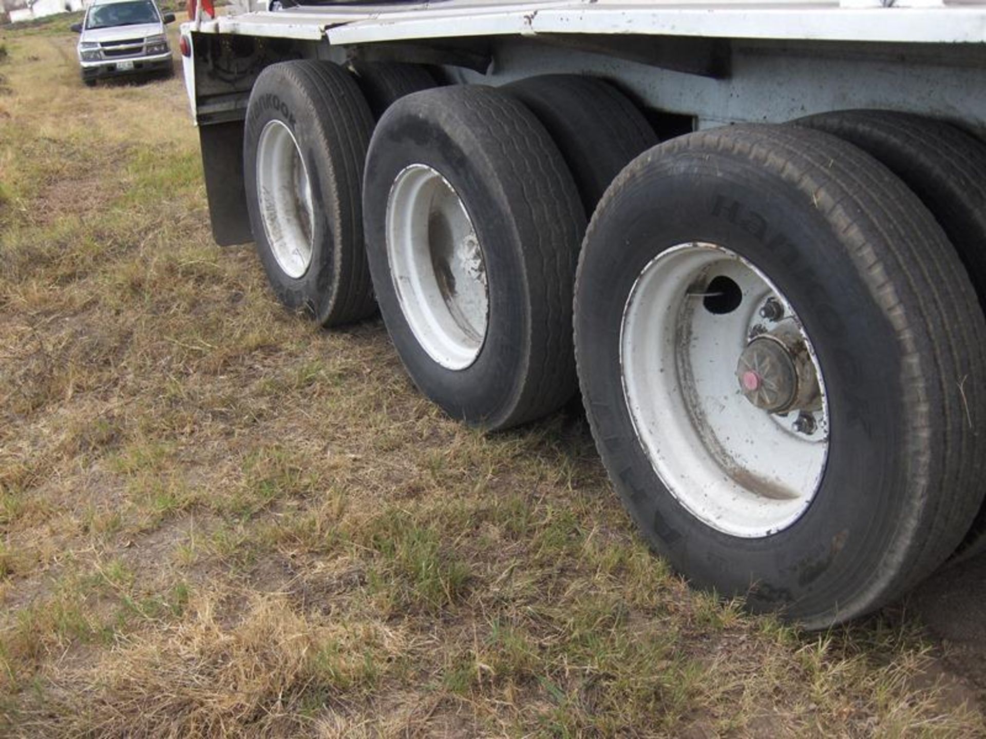 Vehículo No Apto Para Matricular Contenedor Tipo Tanque Semirremolque Sin Placas Con Número - Image 7 of 9