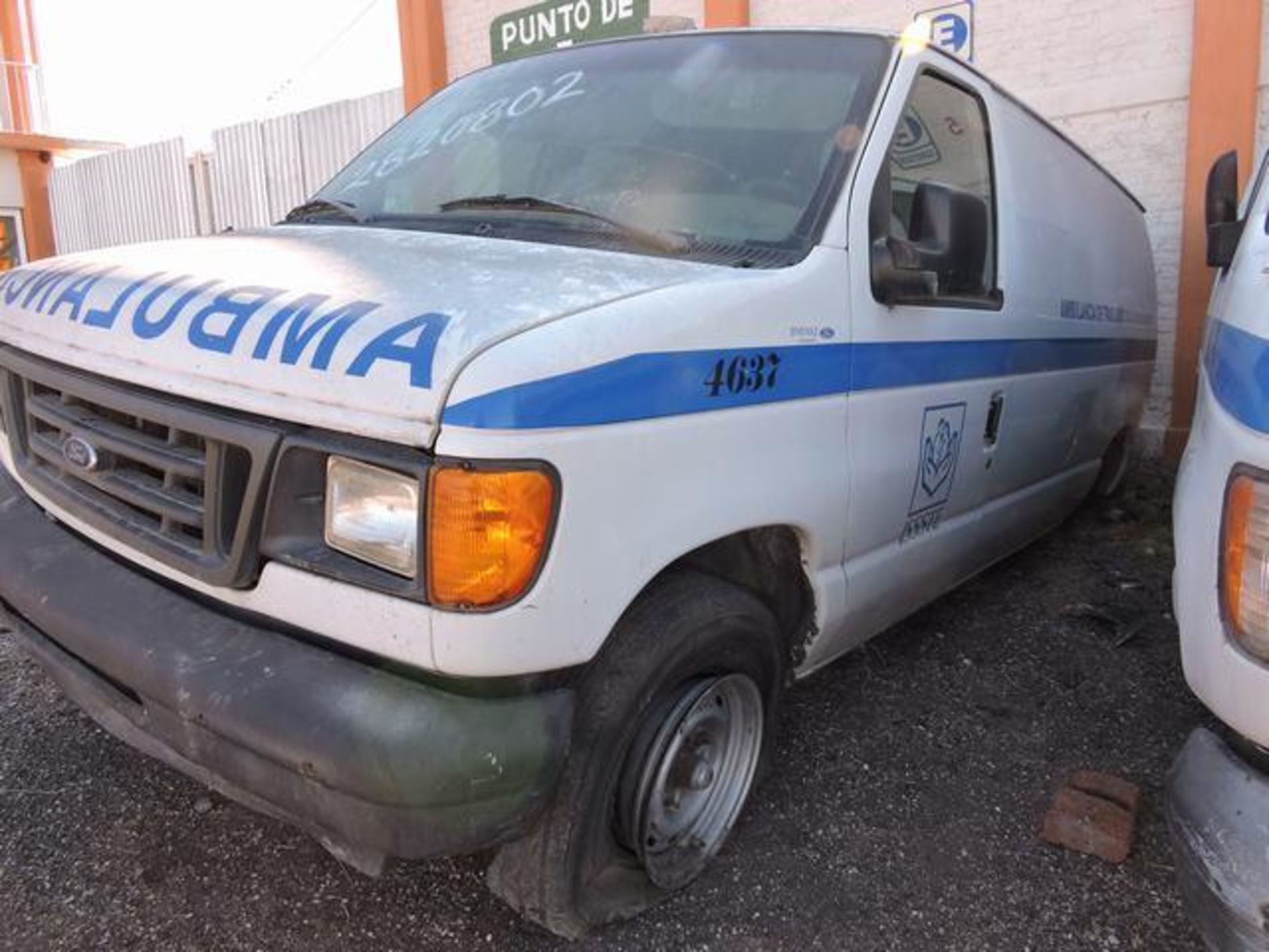 Lote Conformado Por Tres Vehículos No Aptos Para Matricular, Marca Ford, Linea Econoline E-150, - Image 3 of 20