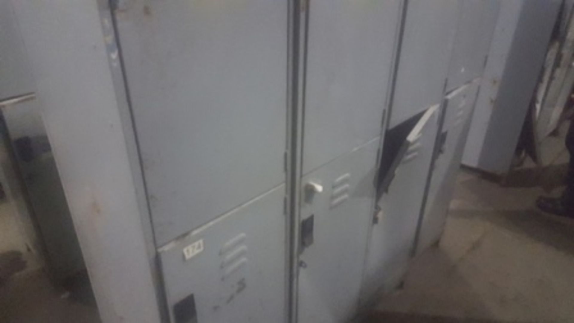 (8) Metal lockers, double tier - Image 2 of 6