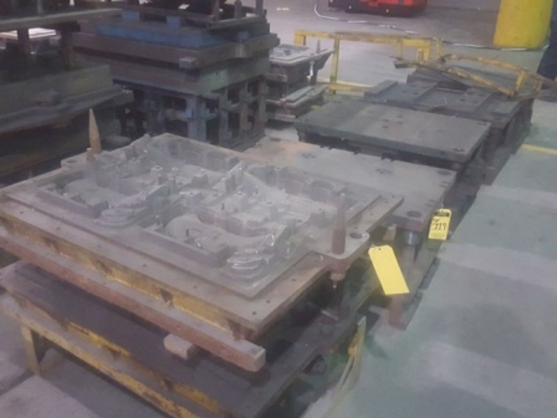 (10) Pallets of casting molds for aluminum intake manifolds for automotive engines - Image 5 of 11