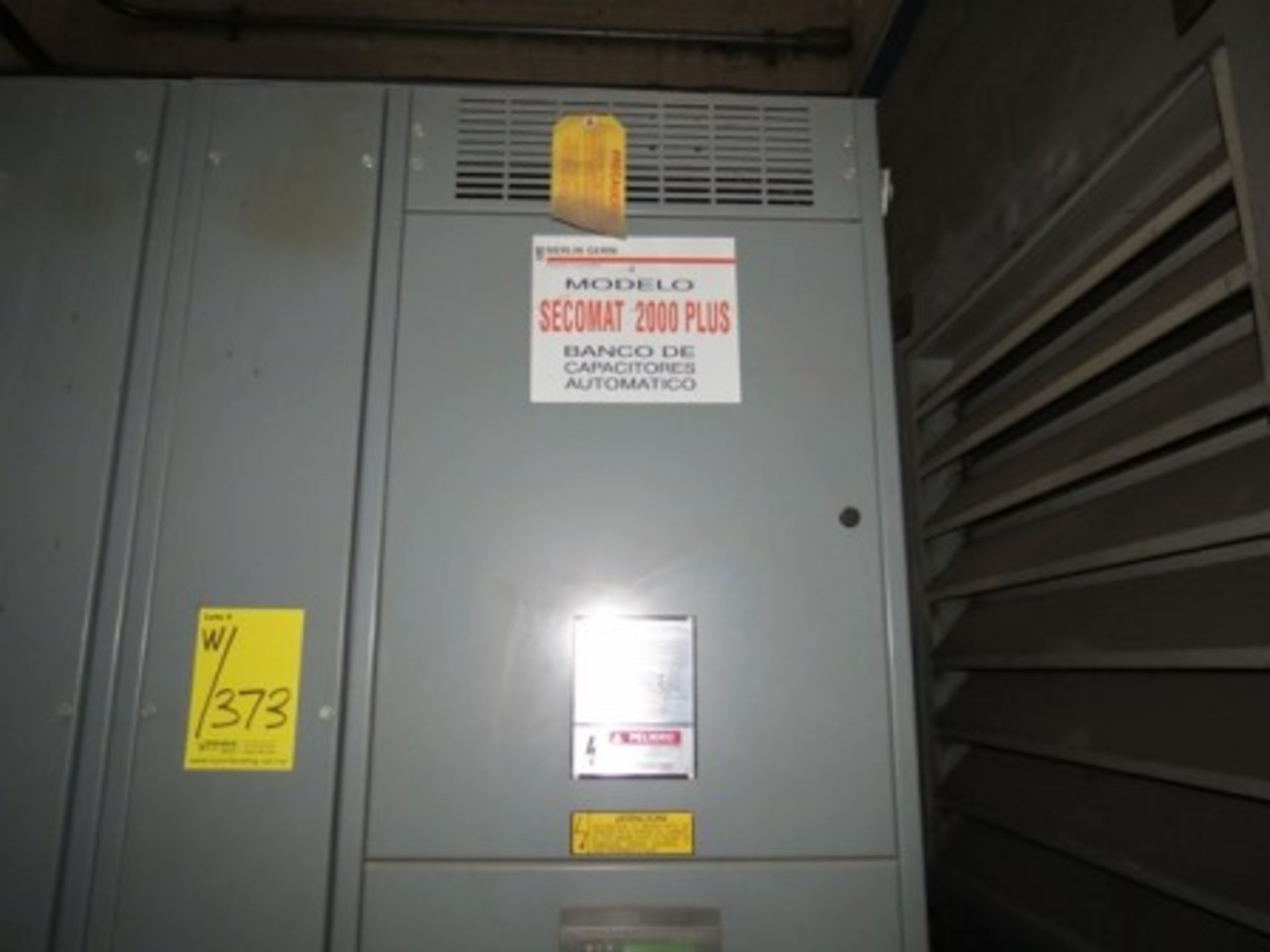 SD low voltage distribution board, (16)interruptors on 10 sections and 1 capacitor bank cabinet. - Image 7 of 8