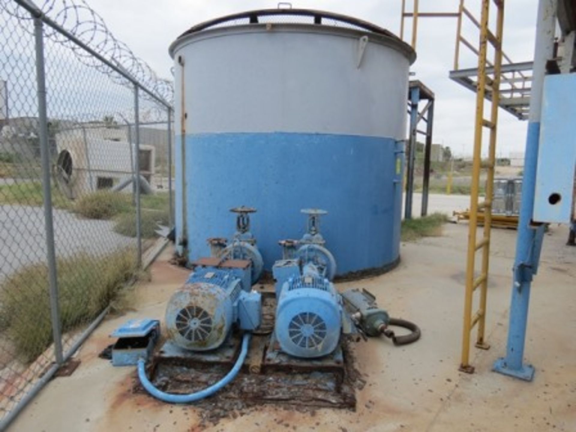 13,000 gal. Water tank and (2)75hp pumps. - Image 3 of 7