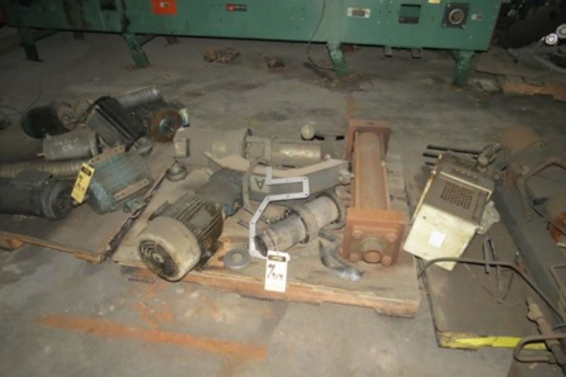 (12) Pallets with die casting spare parts - Image 9 of 19