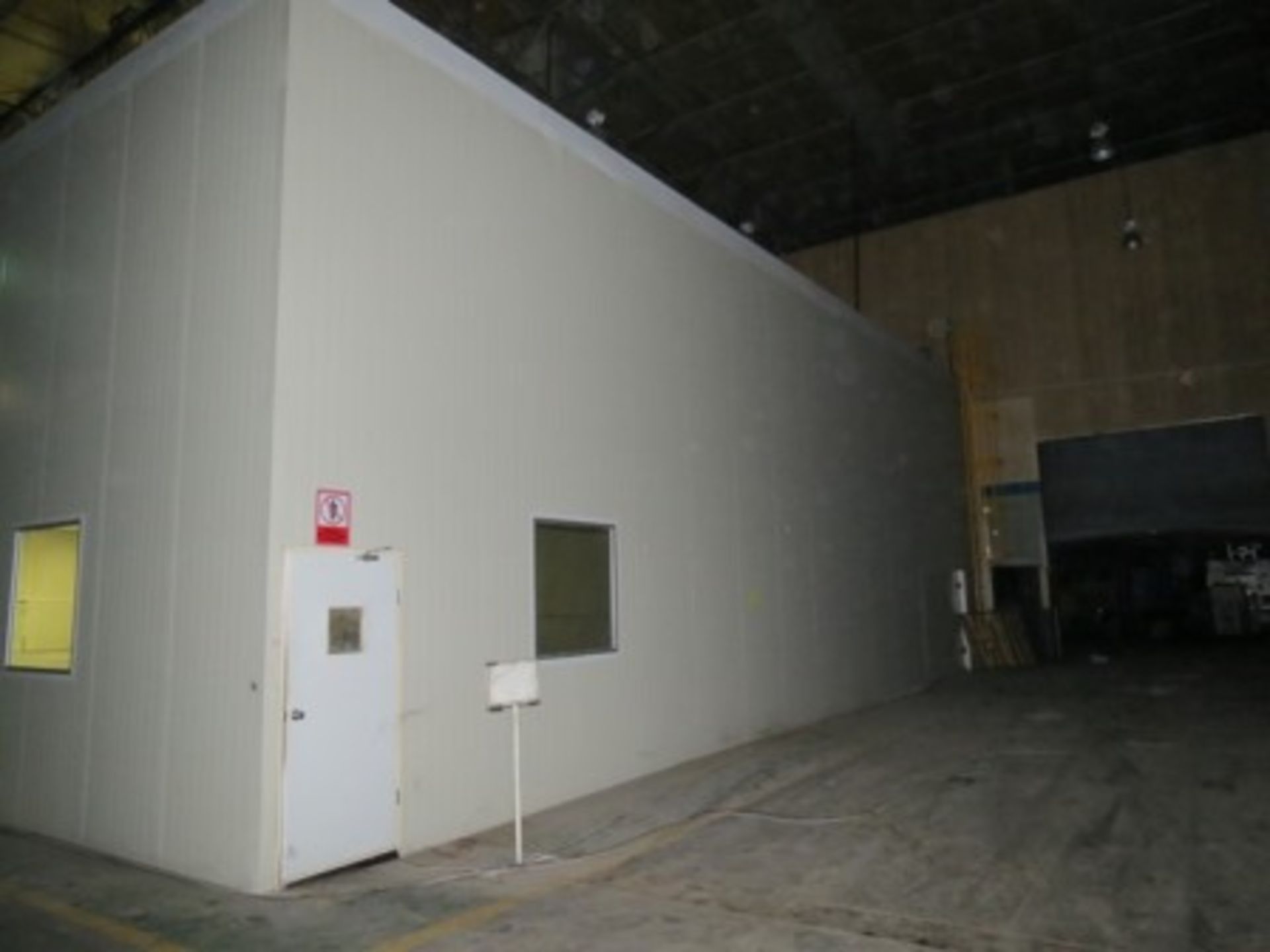 Metal room for Cleanroom, 18.3 x 36.6 x 5 m., (2) gates, (2) doors, (4)windows, celling and lamps. - Image 13 of 15