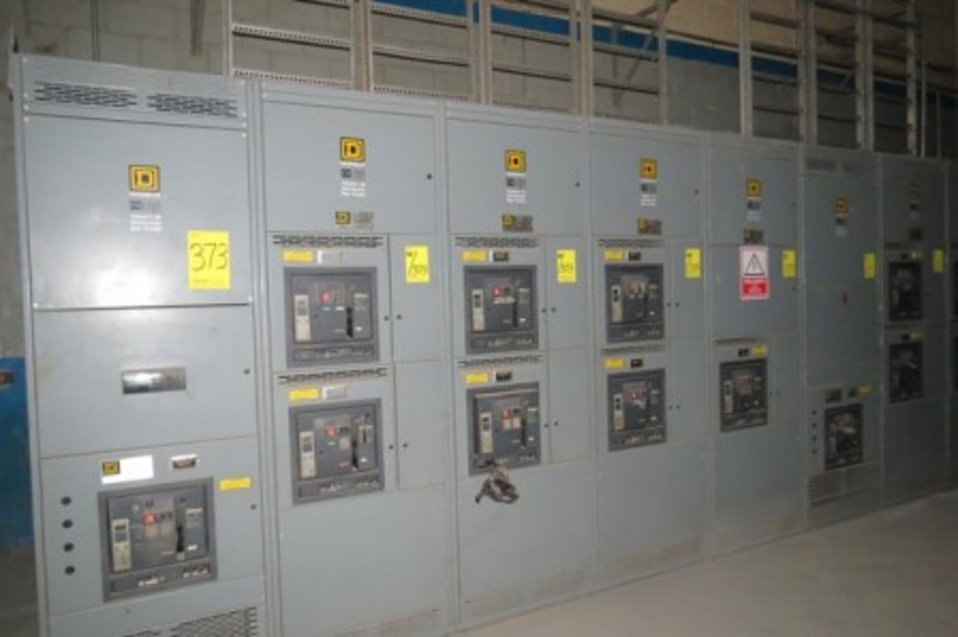 SD low voltage distribution board, (16)interruptors on 10 sections and 1 capacitor bank cabinet. - Image 3 of 8