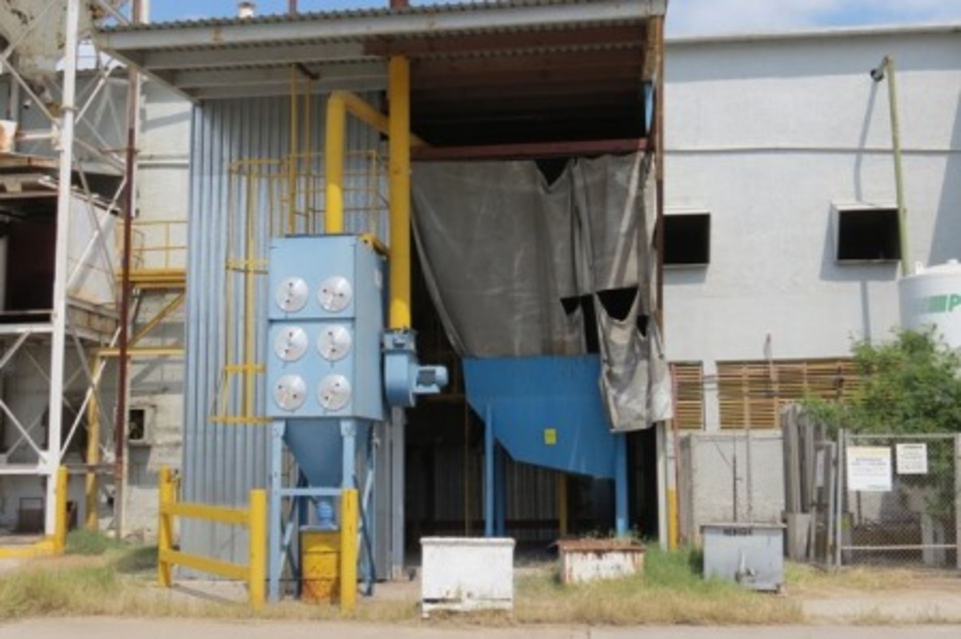 Foundry sand reclaim system, with vacuum pump, tank, agitator, dust collector, bucket elevator…