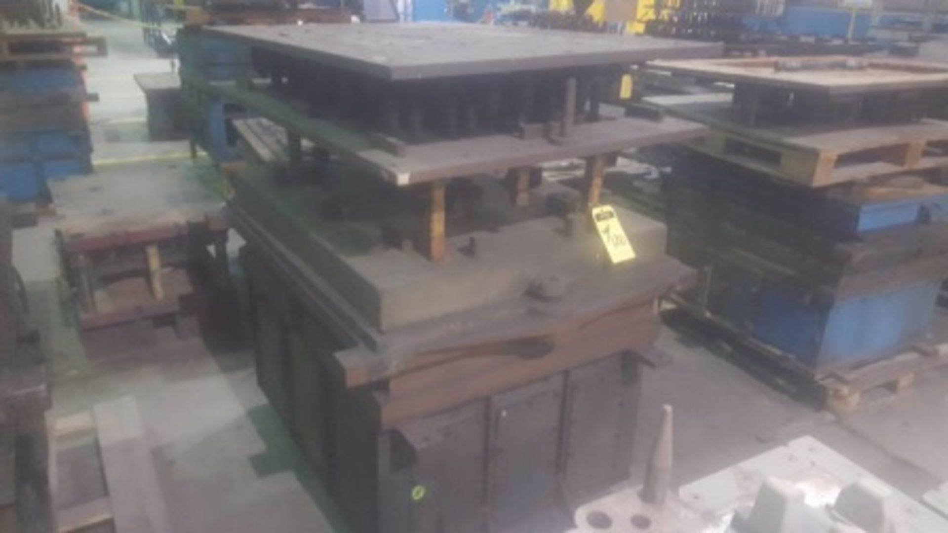 (7) Pallets of casting molds for aluminum intake manifolds for automotive engines - Image 7 of 19