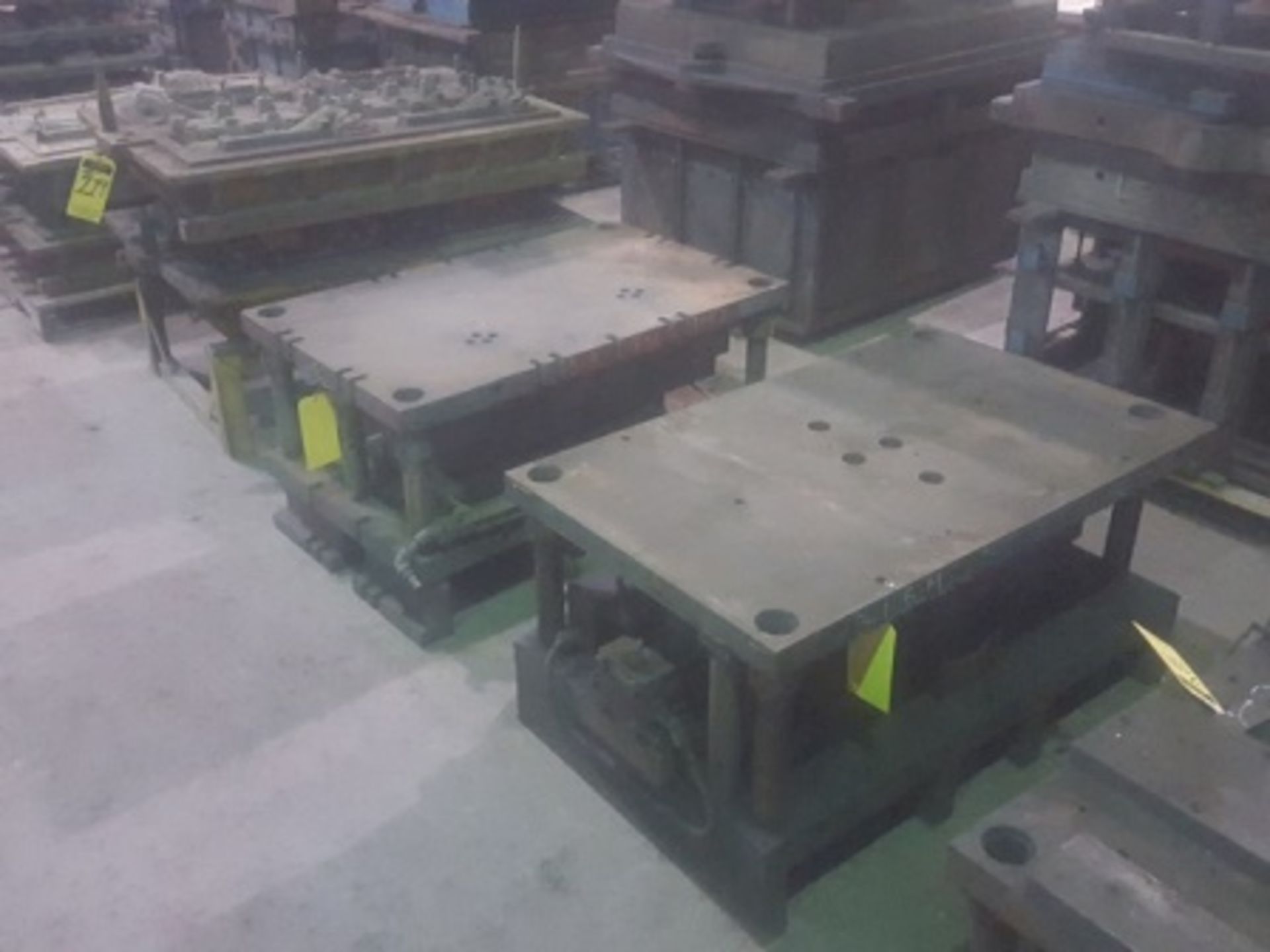 (10) Pallets of casting molds for aluminum intake manifolds for automotive engines - Image 3 of 11