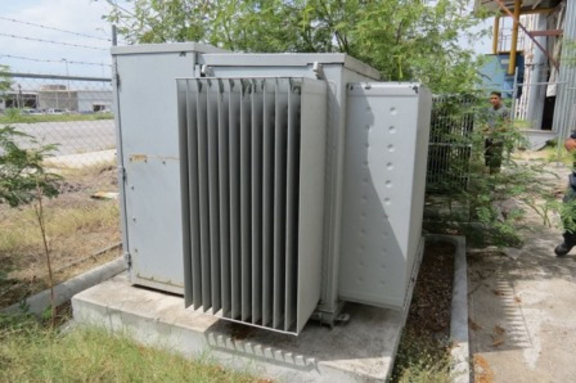 Solomon 2500 kVA transformer, oil cooled - Image 2 of 9