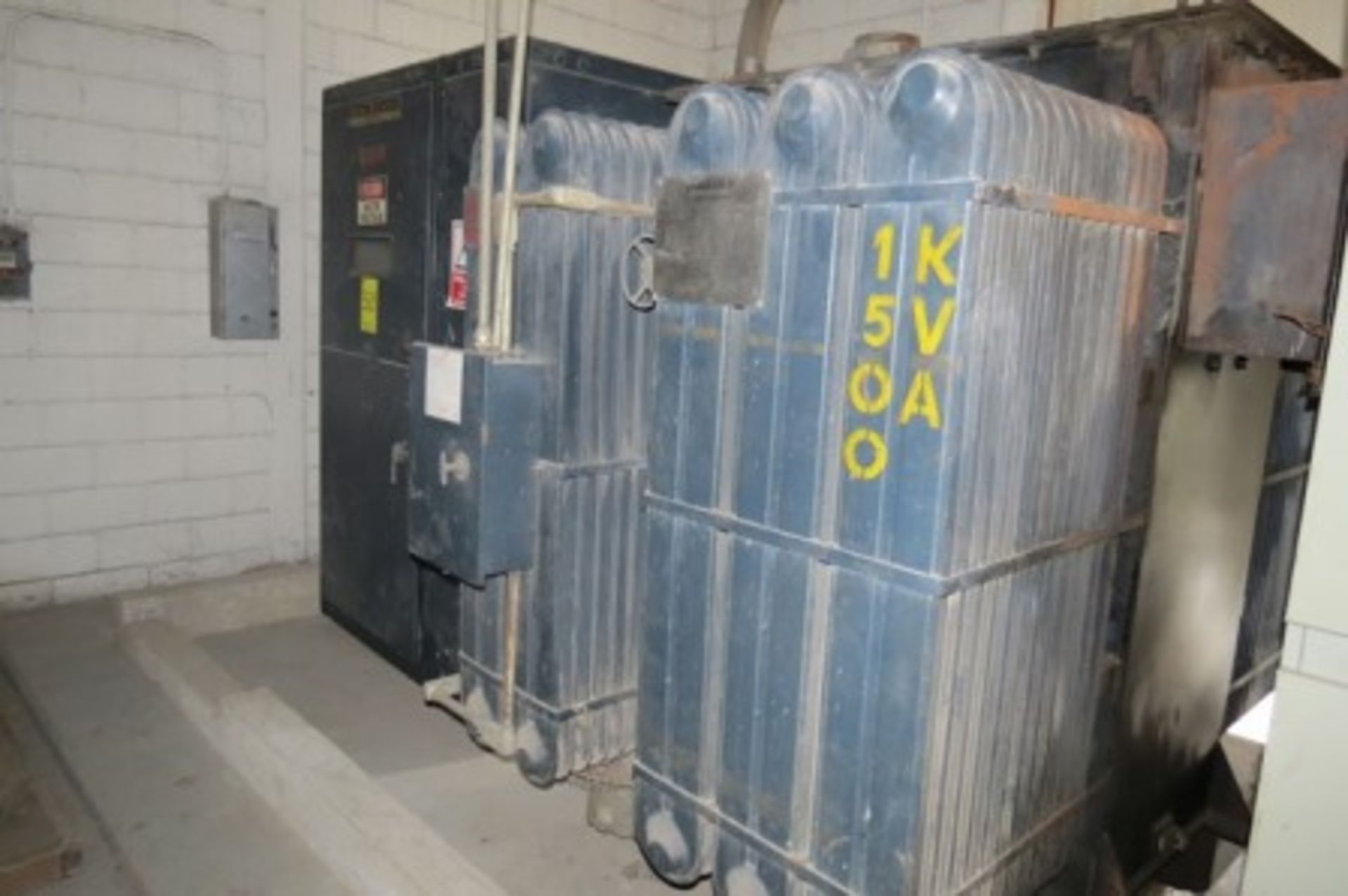 General Electric transformer, 1500KVA, oil cooled. (1)Blade Switch Cabinet
