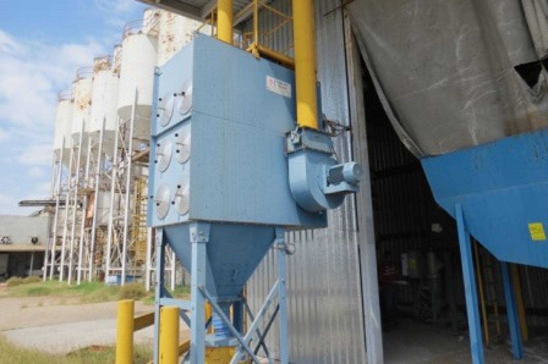 Foundry sand reclaim system, with vacuum pump, tank, agitator, dust collector, bucket elevator… - Image 3 of 14