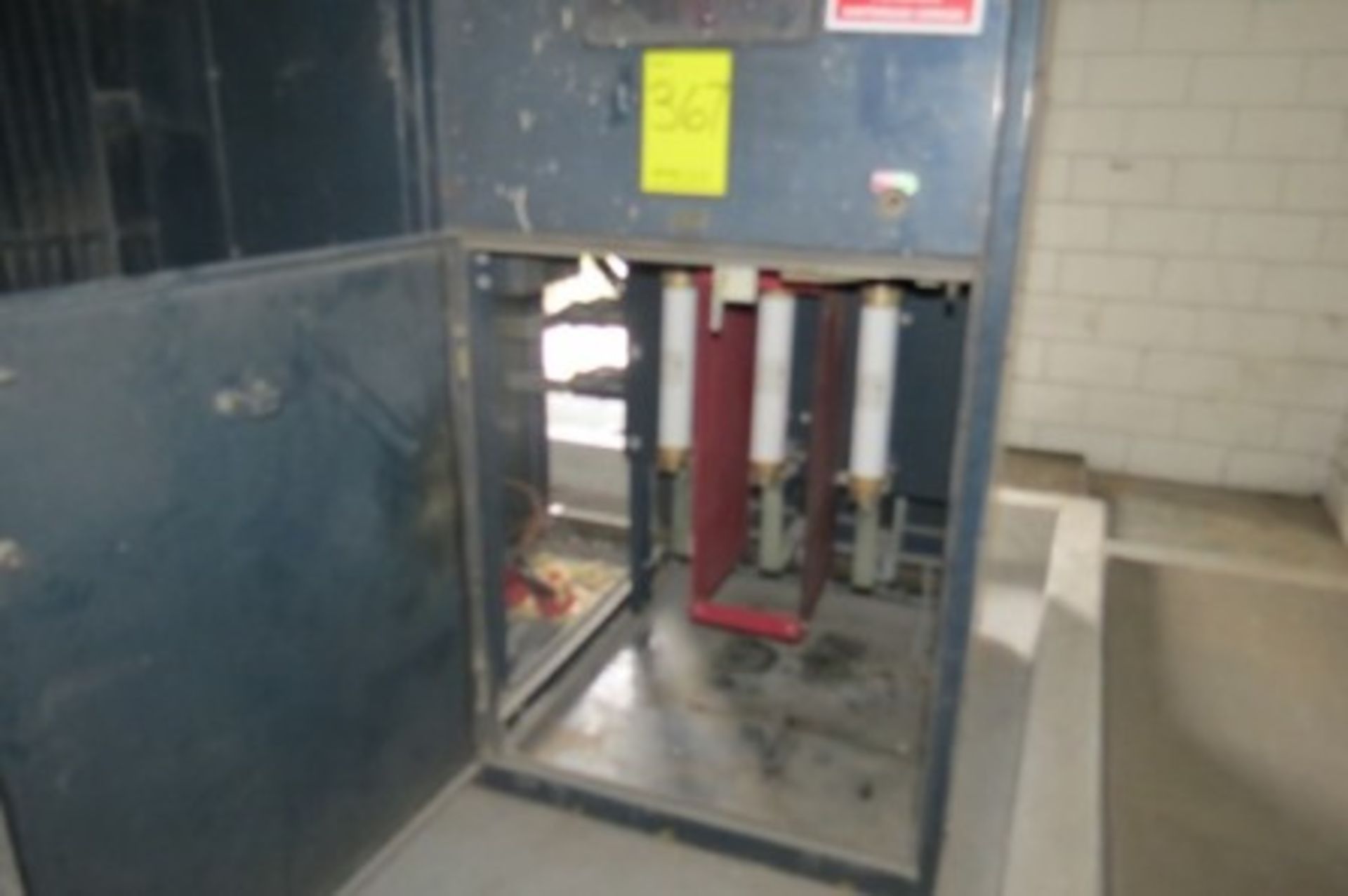 General Electric transformer, 1500KVA, oil cooled. (1)Blade Switch Cabinet - Image 9 of 12