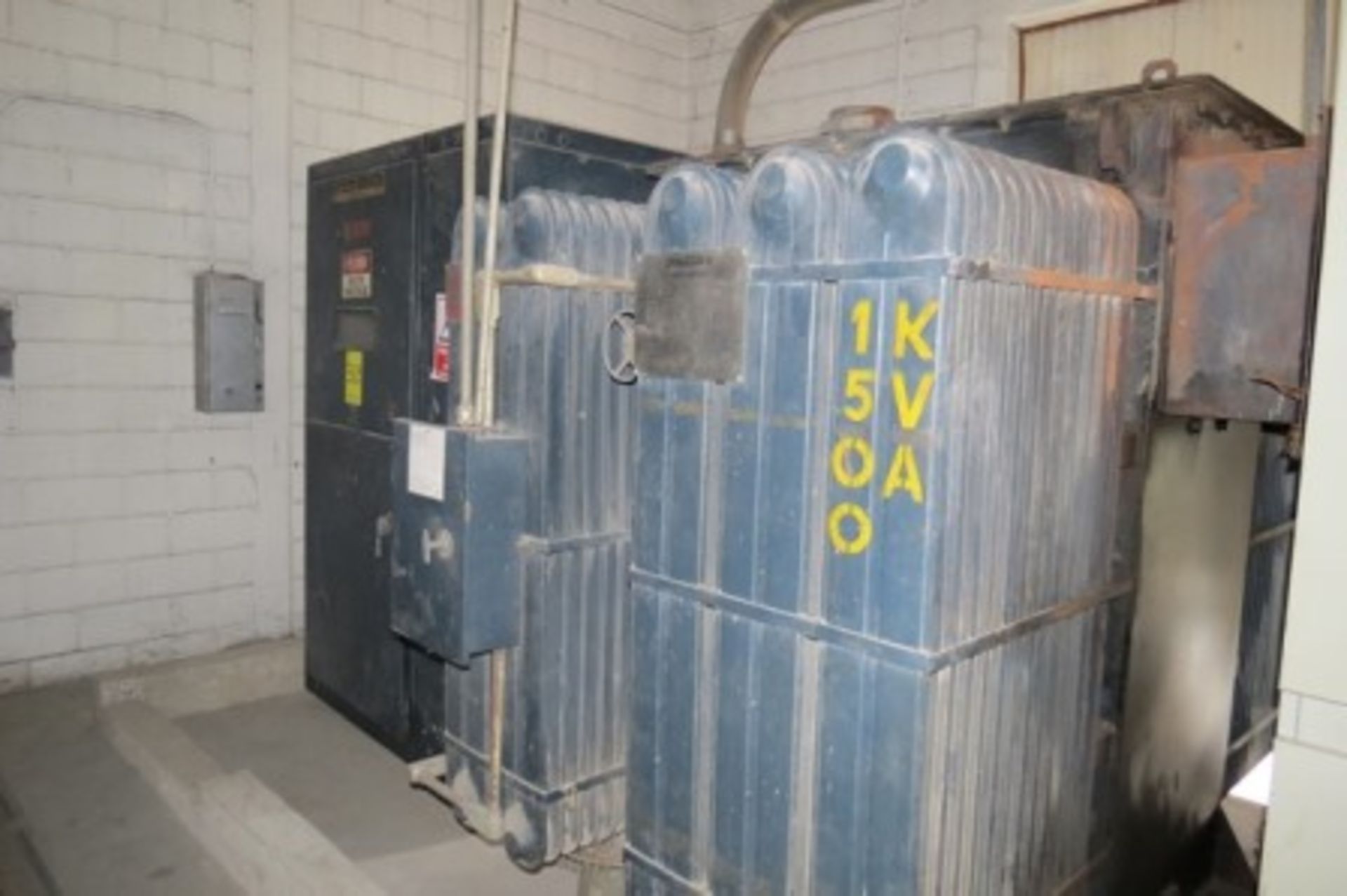 General Electric transformer, 1500KVA, oil cooled. (1)Blade Switch Cabinet - Image 2 of 22