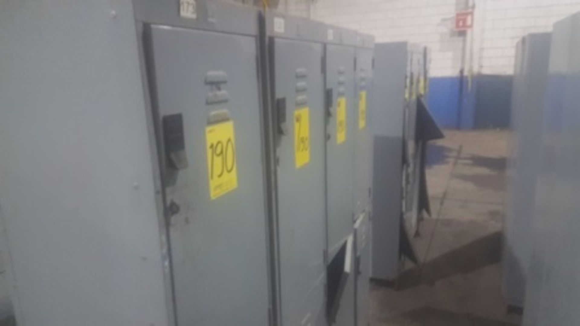 (8) Metal lockers, double tier - Image 3 of 6