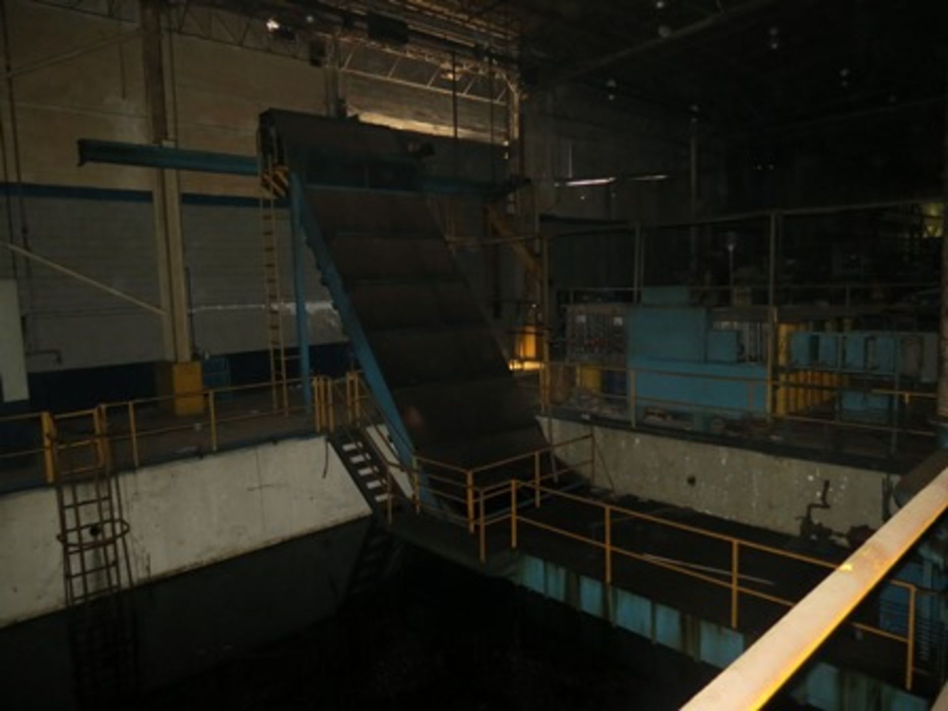 Circulating oil system, (7)hydraulic pumps, (2)10m high conveyor and magnetized roller. - Image 8 of 9