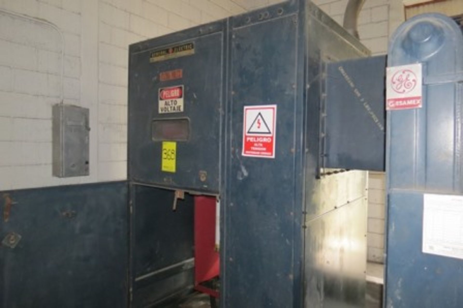 General Electric transformer, 1500KVA, oil cooled. (1)Blade Switch Cabinet - Image 13 of 22
