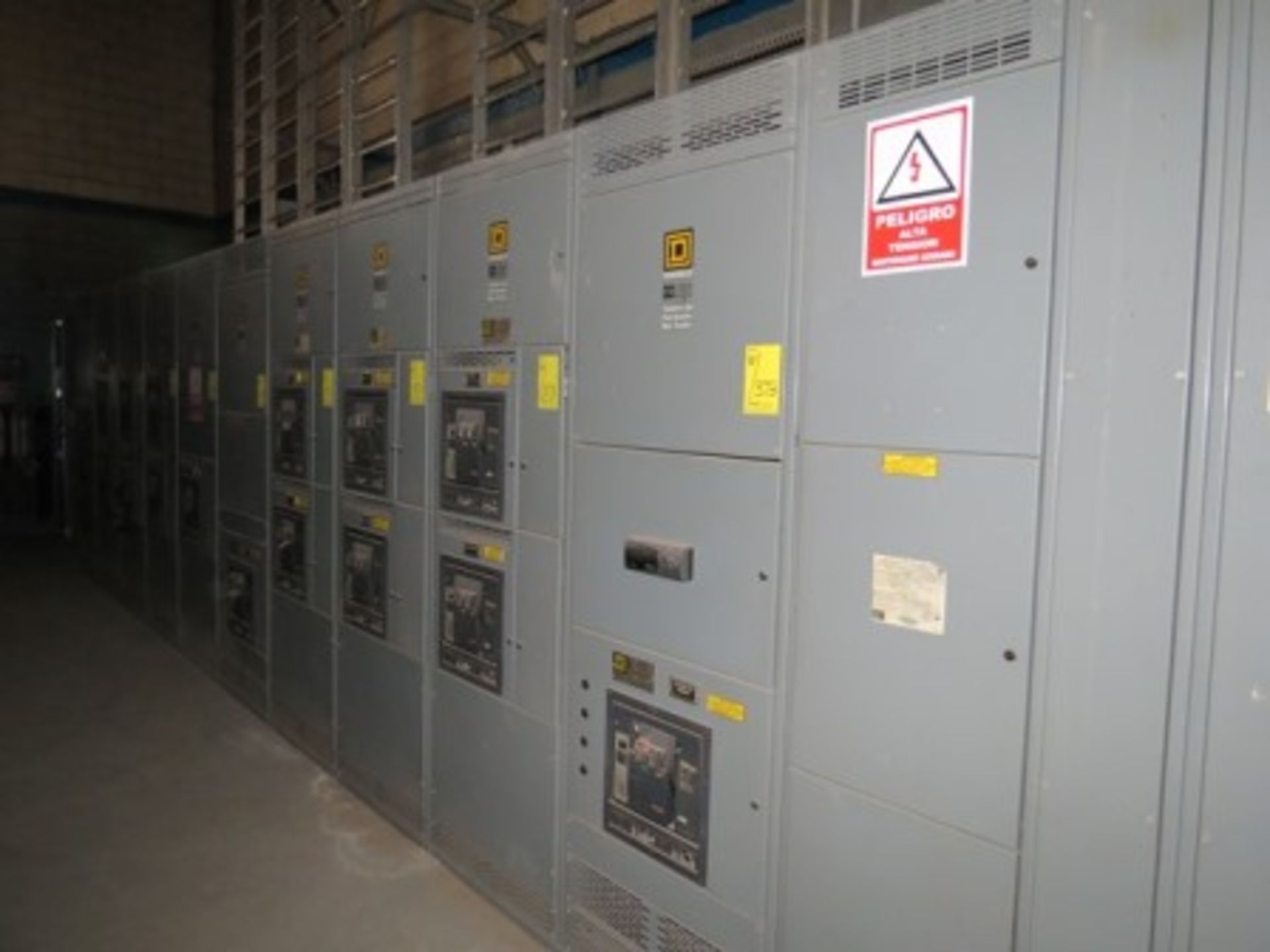SD low voltage distribution board, (16)interruptors on 10 sections and 1 capacitor bank cabinet. - Image 8 of 8